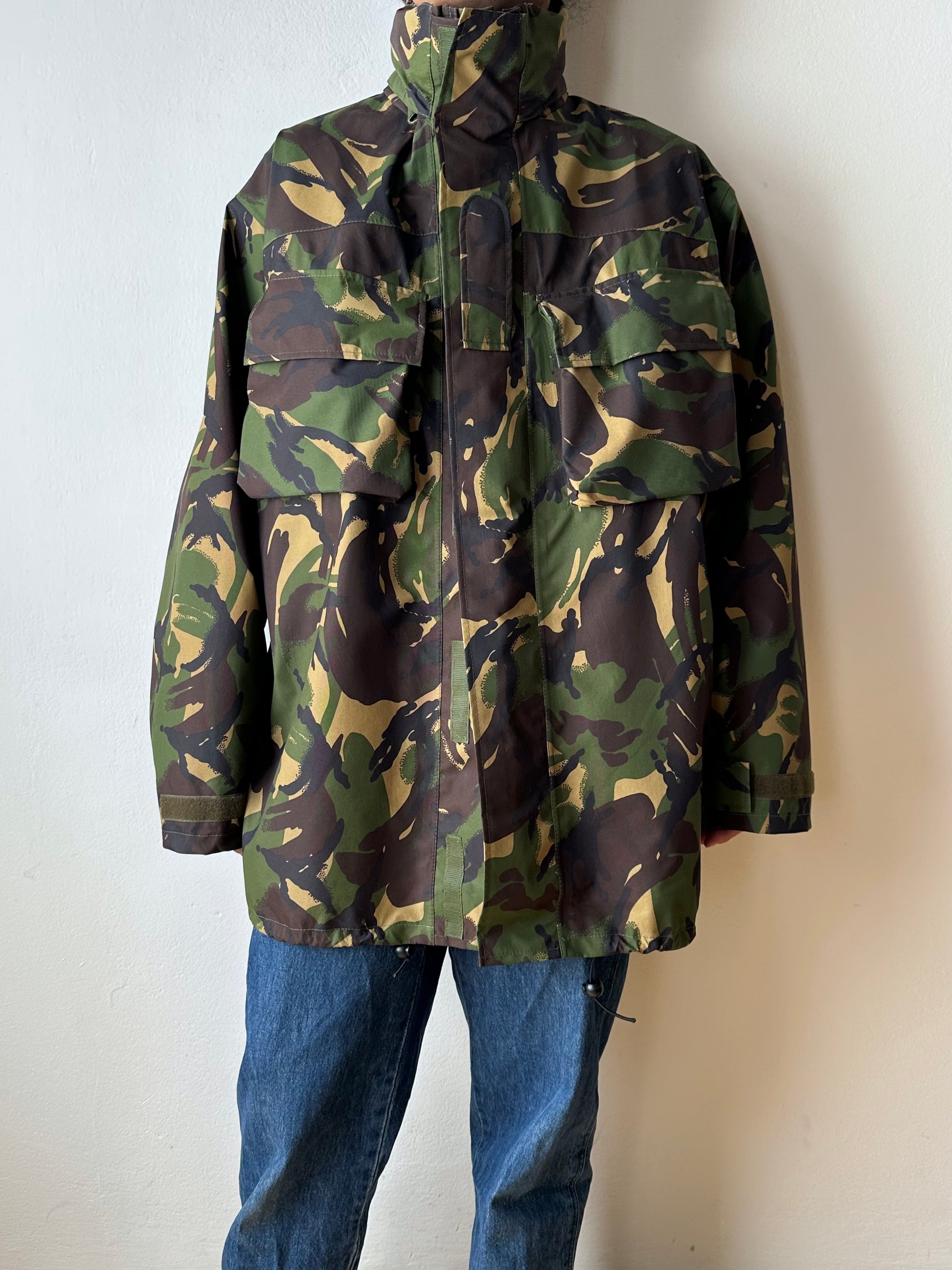 French Army Gore-Tex parka フランス軍 ゴアテックス 軍物 France Military ミリタリー Toto Praha Vintage clothing shop Antique shop 古着屋 プラハ Showroom appointment Prague ユーロ古着 ヨーロッパ古着 古着卸 ヴィンテージ