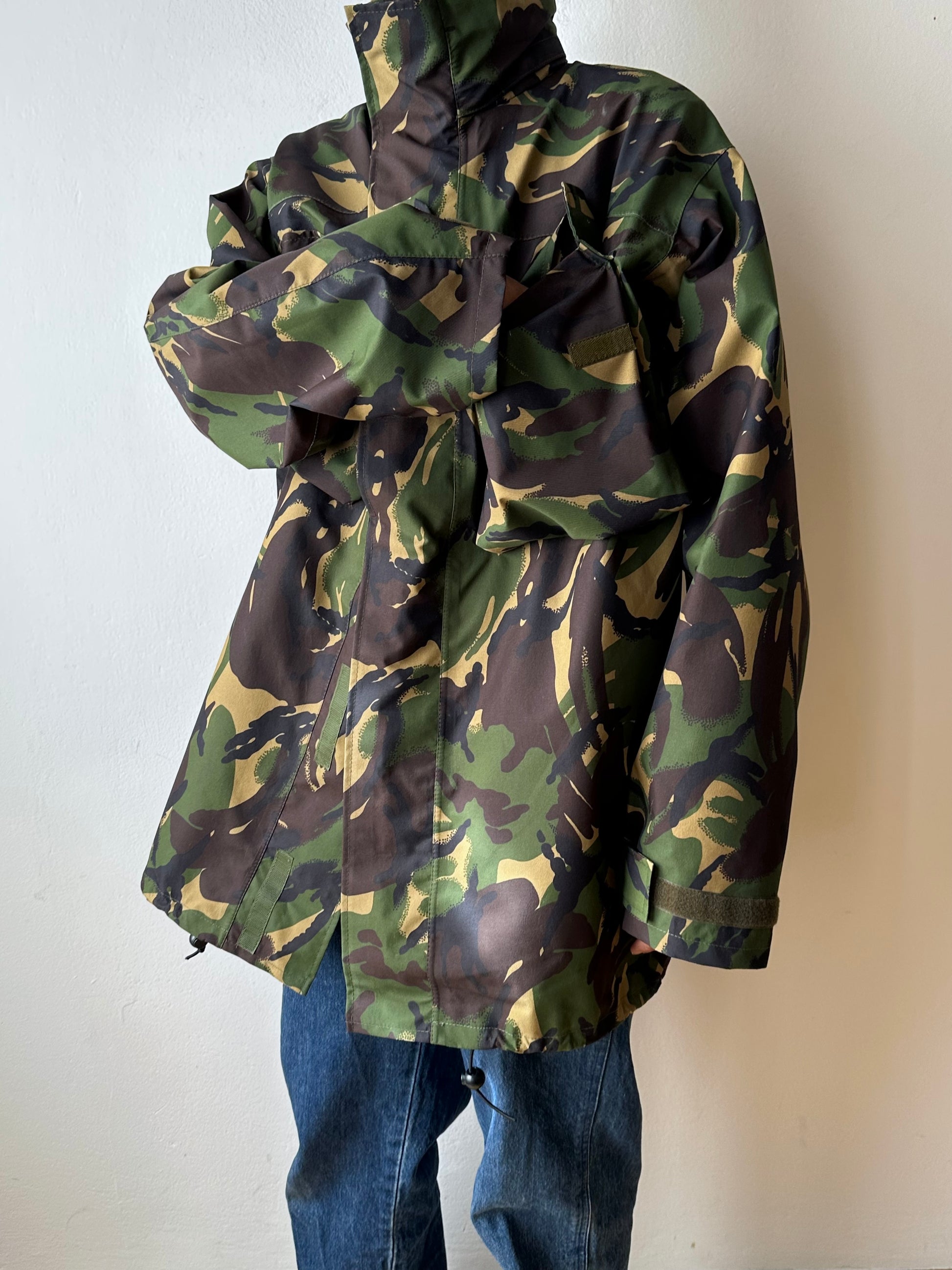 French Army Gore-Tex parka フランス軍 ゴアテックス 軍物 France Military ミリタリー Toto Praha Vintage clothing shop Antique shop 古着屋 プラハ Showroom appointment Prague ユーロ古着 ヨーロッパ古着 古着卸 ヴィンテージ