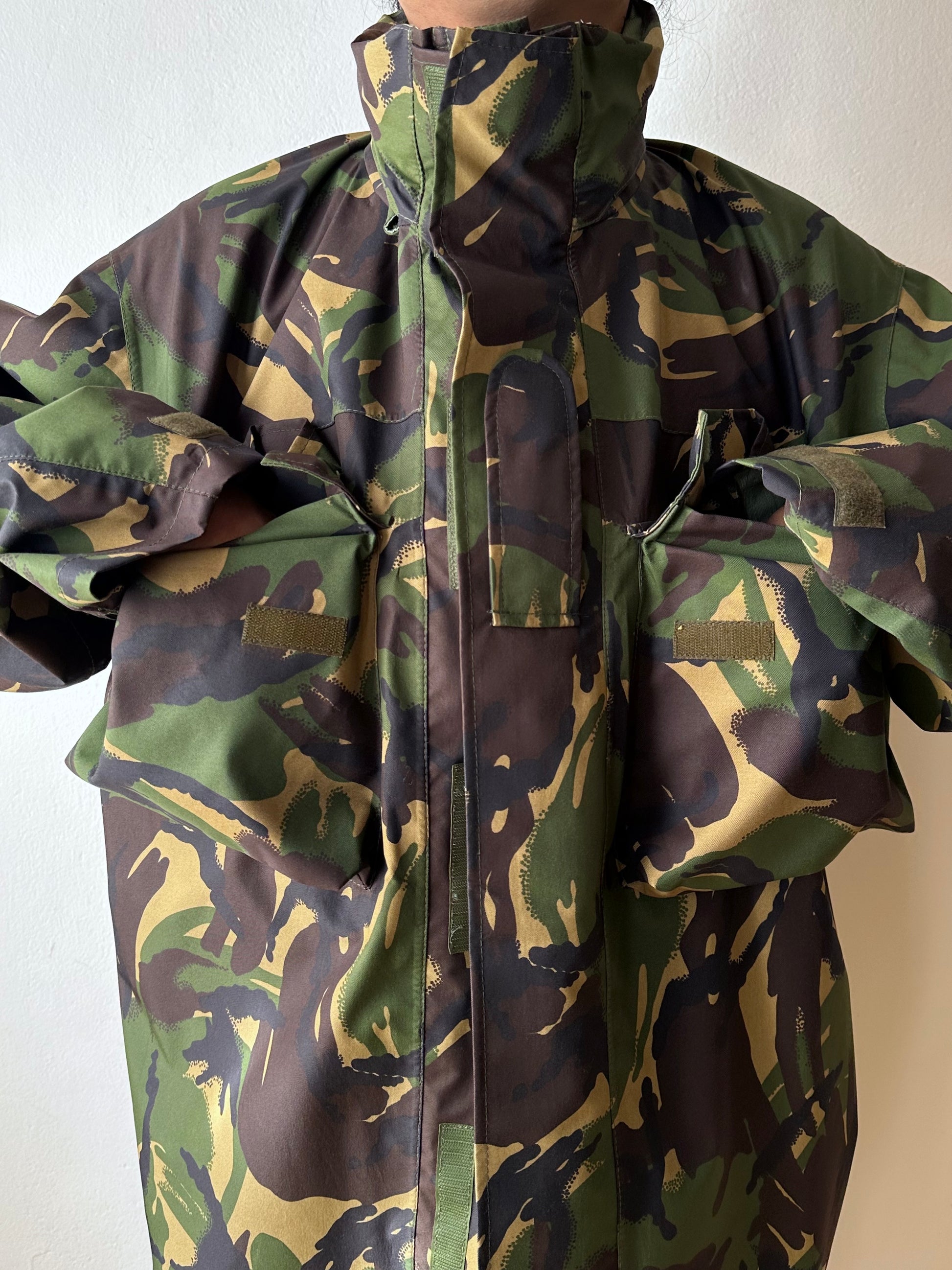 French Army Gore-Tex parka フランス軍 ゴアテックス 軍物 France Military ミリタリー Toto Praha Vintage clothing shop Antique shop 古着屋 プラハ Showroom appointment Prague ユーロ古着 ヨーロッパ古着 古着卸 ヴィンテージ