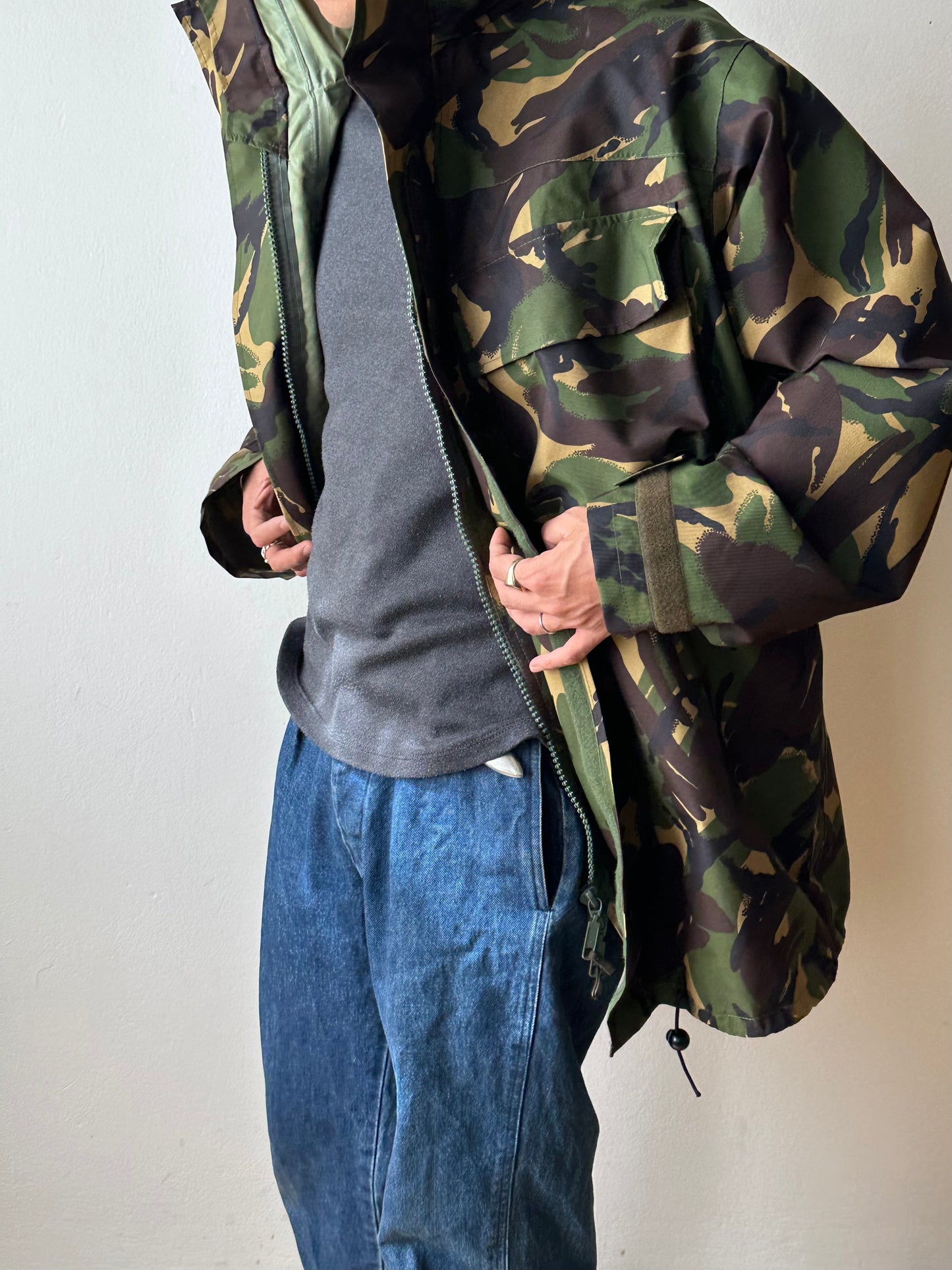 French Army Gore-Tex parka フランス軍 ゴアテックス 軍物 France Military ミリタリー Toto Praha Vintage clothing shop Antique shop 古着屋 プラハ Showroom appointment Prague ユーロ古着 ヨーロッパ古着 古着卸 ヴィンテージ
