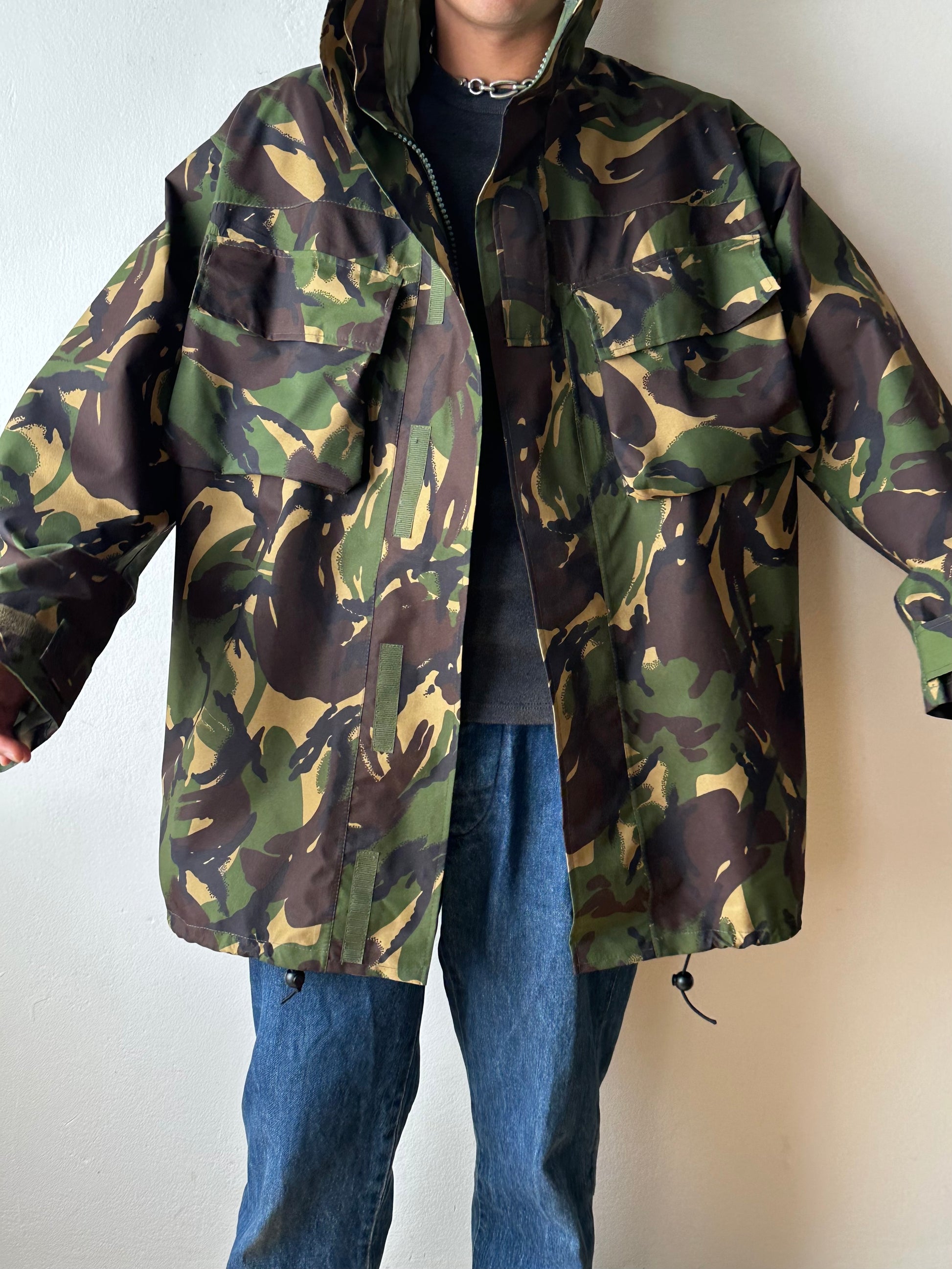 French Army Gore-Tex parka フランス軍 ゴアテックス 軍物 France Military ミリタリー Toto Praha Vintage clothing shop Antique shop 古着屋 プラハ Showroom appointment Prague ユーロ古着 ヨーロッパ古着 古着卸 ヴィンテージ