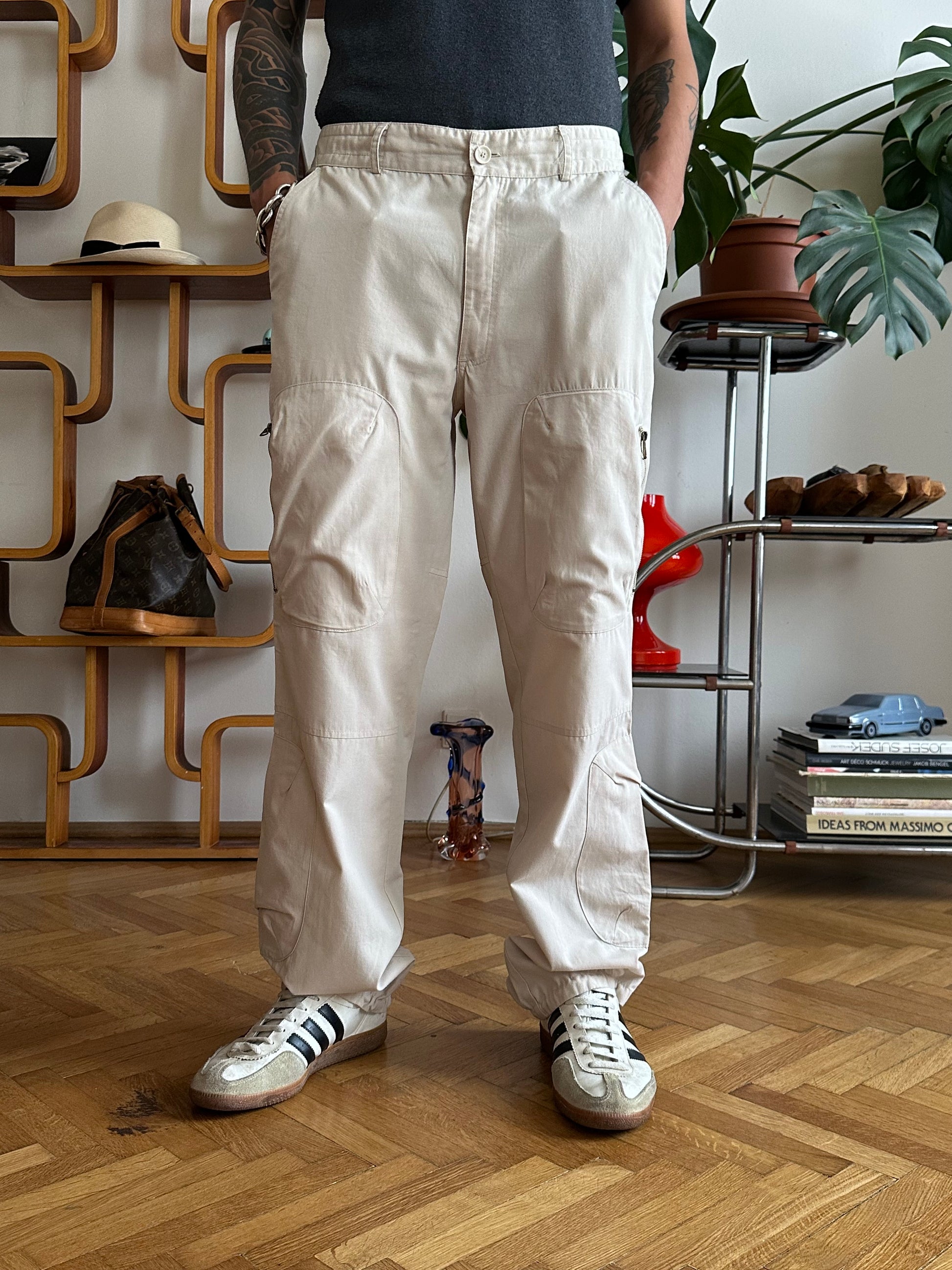 Toto Praha Vintage clothing shop Antique shop 古着屋 プラハ Showroom appointment Prague ユーロ古着 ヨーロッパ古着 古着卸 ヴィンテージ