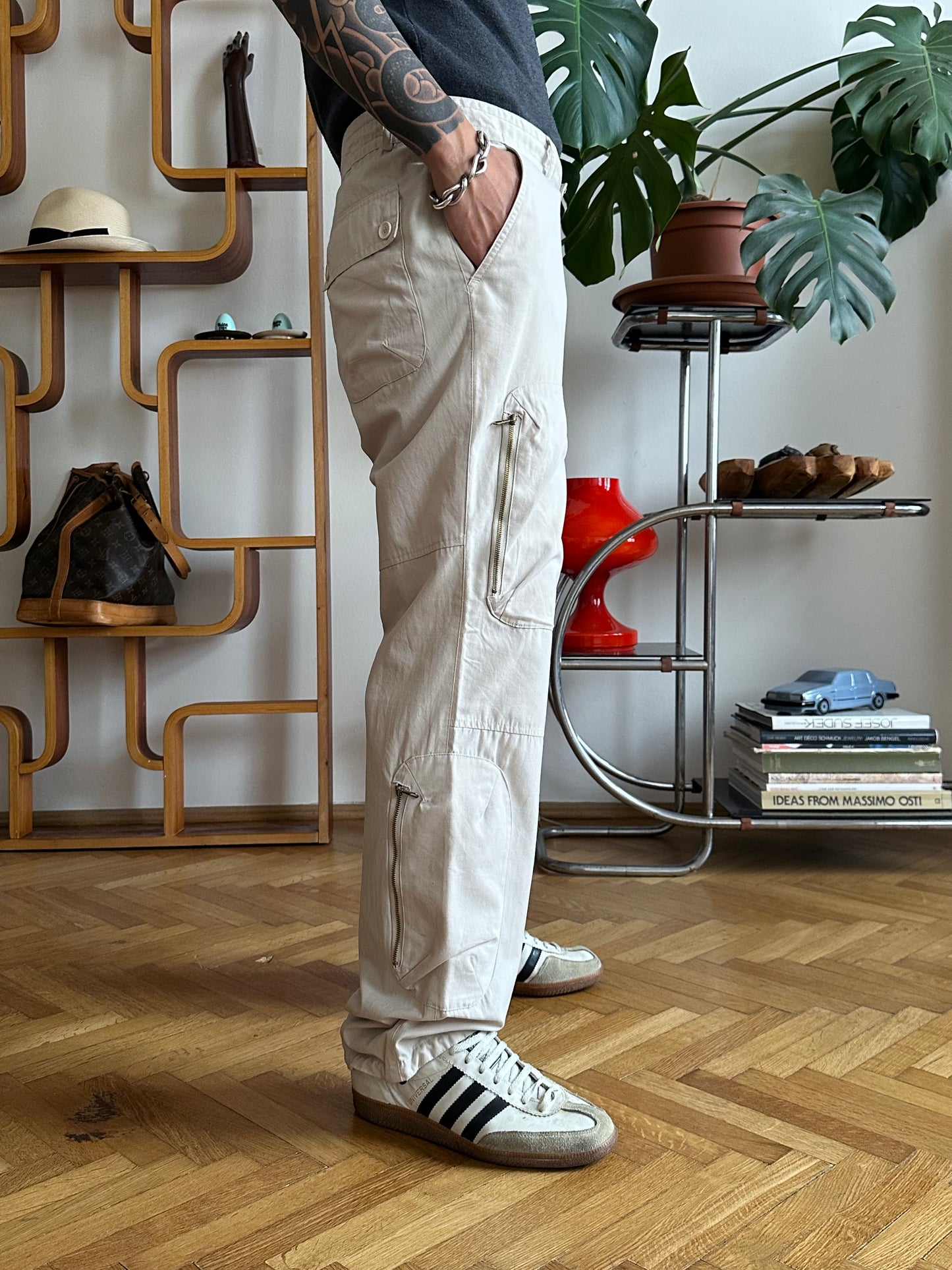 Toto Praha Vintage clothing shop Antique shop 古着屋 プラハ Showroom appointment Prague ユーロ古着 ヨーロッパ古着 古着卸 ヴィンテージ