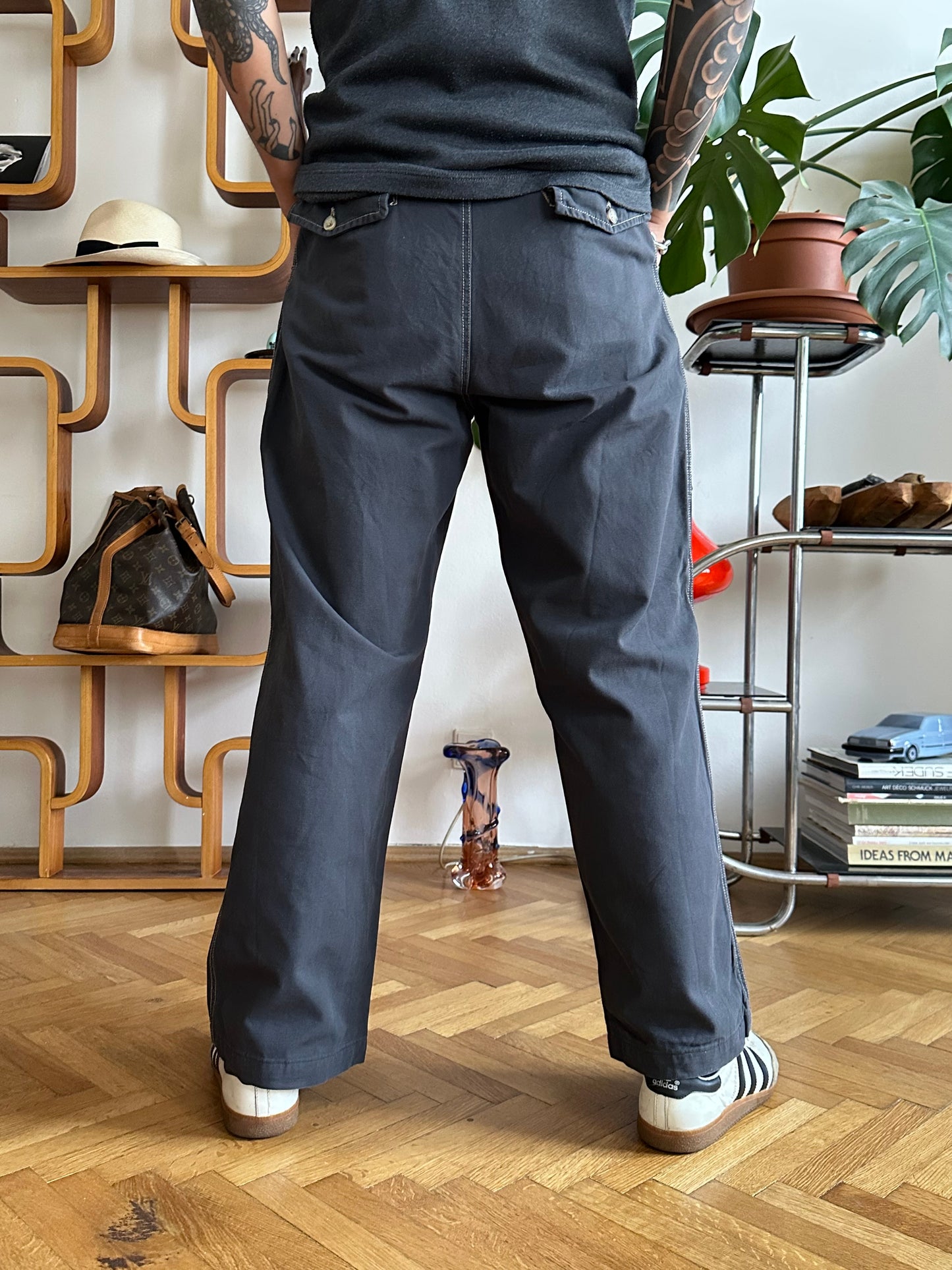 Toto Praha Vintage clothing shop Antique shop 古着屋 プラハ Showroom appointment Prague ユーロ古着 ヨーロッパ古着 古着卸 ヴィンテージ