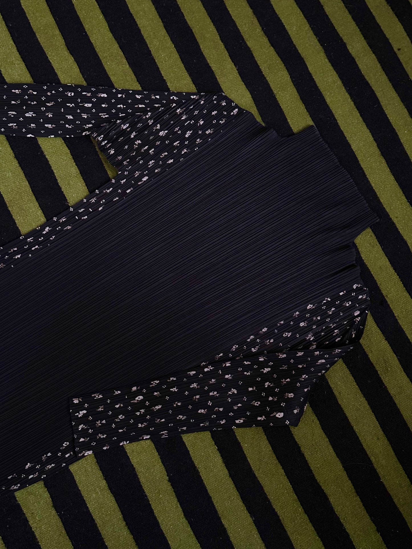 PLEATS PLEASE ISSEY MIYAKE 1997 AW 1990s 90s vintage プリーツプリーズ イッセイミヤケ ヴィンテージ 1990's 90's 三宅一生 古着 古着屋 プラハ TOTO ヴィンテージストア Prague antique shop Praha vintage clothing store