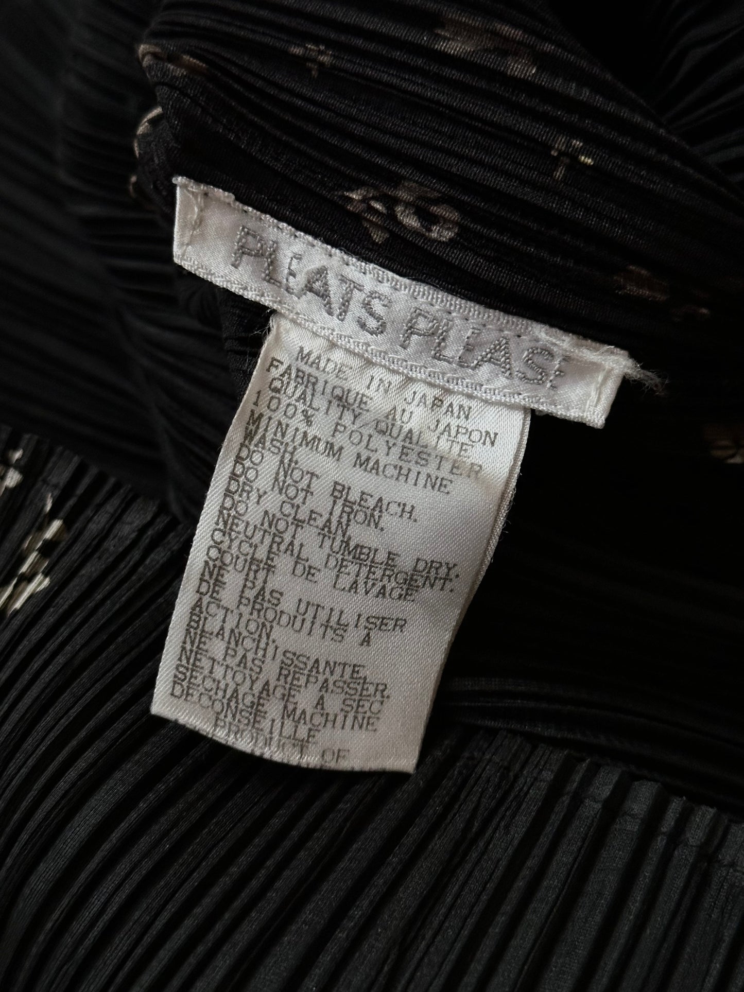 PLEATS PLEASE ISSEY MIYAKE 1997 AW 1990s 90s vintage black turtle neckプリーツプリーズ イッセイミヤケ ヴィンテージ 1990's 90's 三宅一生 古着 古着屋 プラハ TOTO ヴィンテージストア Prague antique shop Praha vintage clothing store