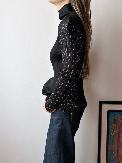 PLEATS PLEASE ISSEY MIYAKE 1997 AW 1990s 90s vintage black turtle neck flower pattern sleeve プリーツプリーズ イッセイミヤケ ヴィンテージ 1990's 90's 三宅一生 古着 古着屋 プラハ TOTO ヴィンテージストア Prague antique shop Praha vintage clothing store