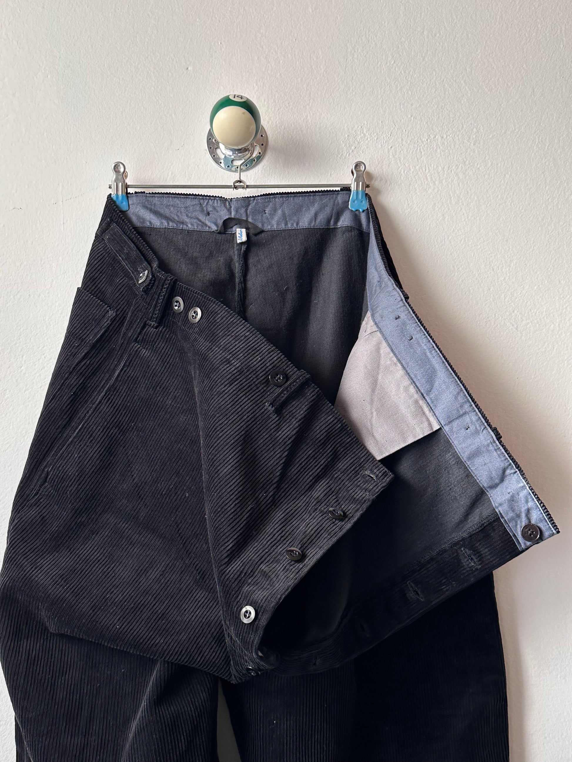 Vintage East German Corduroy work trousers Toto Praha Vintage clothing store Antique shop 70's 80's Germany over sized Prague 古着屋 プラハ ドイツワーク コーデュロイ ヴィンテージ 古着 アンティークショップ ユーロ古着 ユーロワーク フランス買い付け 古着卸 Showroom ショールーム 予約 appointment 