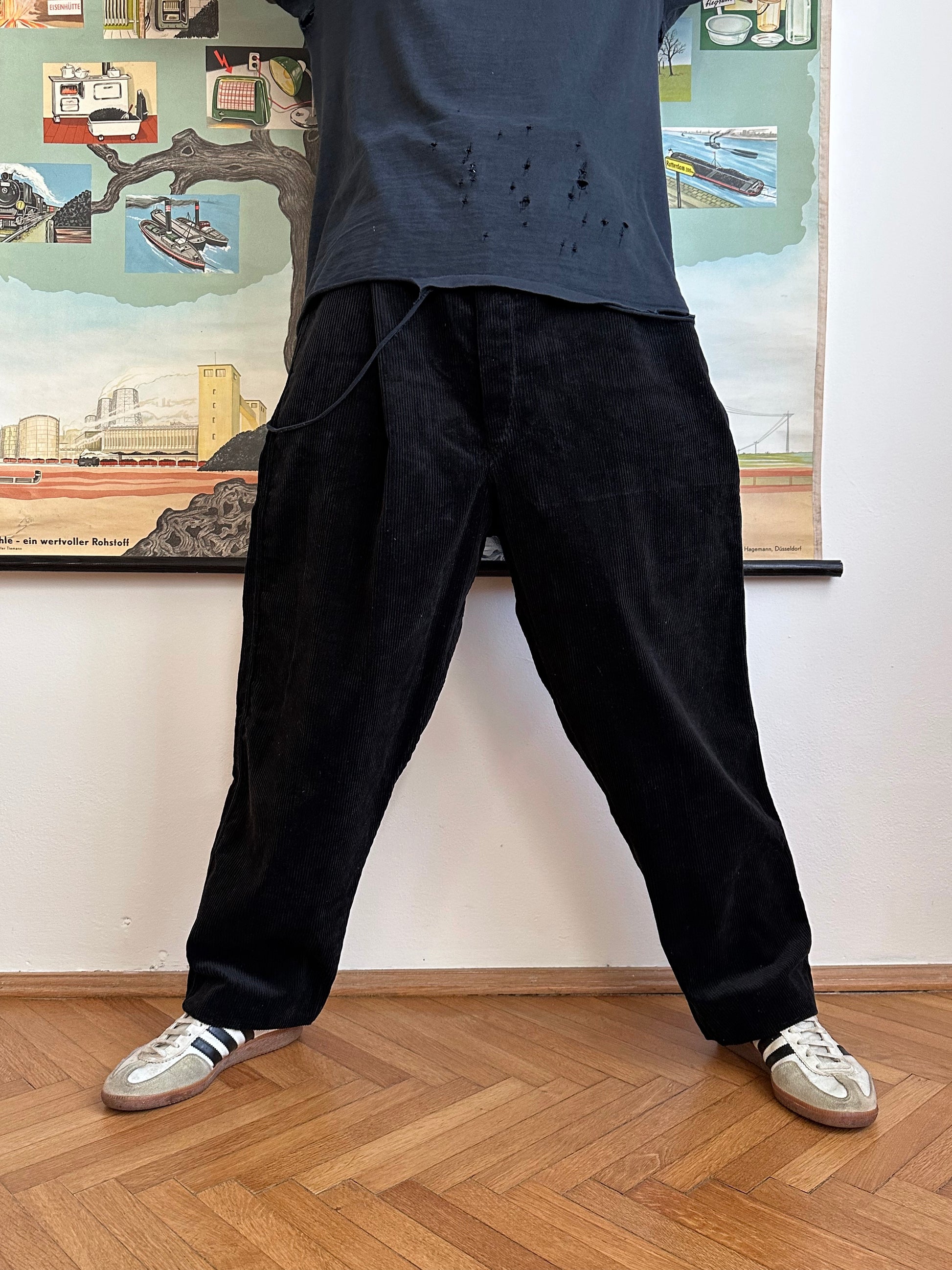 Vintage East German Corduroy work trousers Toto Praha Vintage clothing store Antique shop 70's 80's Germany over sized Prague 古着屋 プラハ ドイツワーク コーデュロイ ヴィンテージ 古着 アンティークショップ ユーロ古着 ユーロワーク フランス買い付け 古着卸 Showroom ショールーム 予約 appointment 