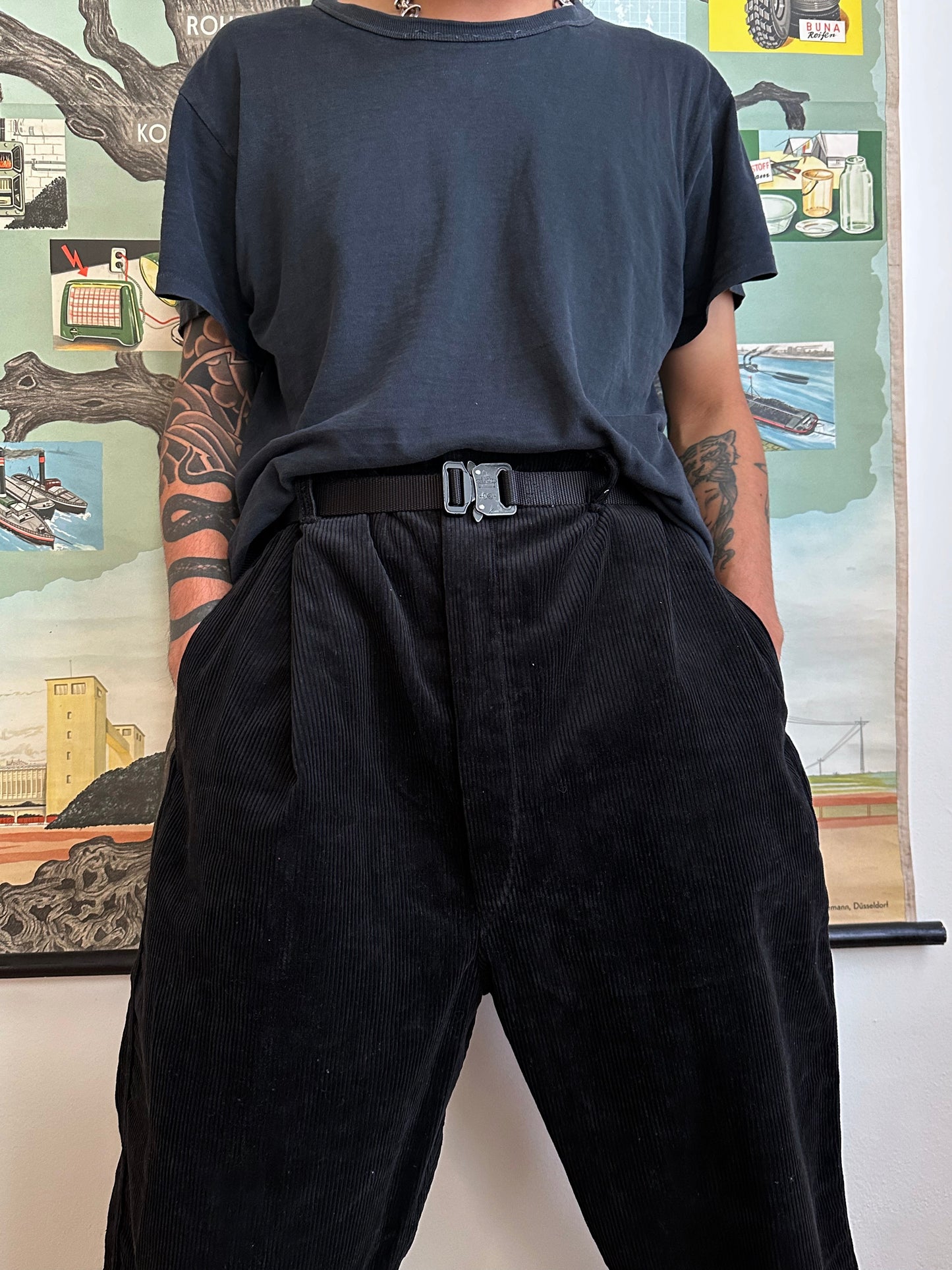 Vintage East German Corduroy work trousers Toto Praha Vintage clothing store Antique shop 70's 80's Germany over sized Prague 古着屋 プラハ ドイツワーク コーデュロイ ヴィンテージ 古着 アンティークショップ ユーロ古着 ユーロワーク フランス買い付け 古着卸 Showroom ショールーム 予約 appointment 