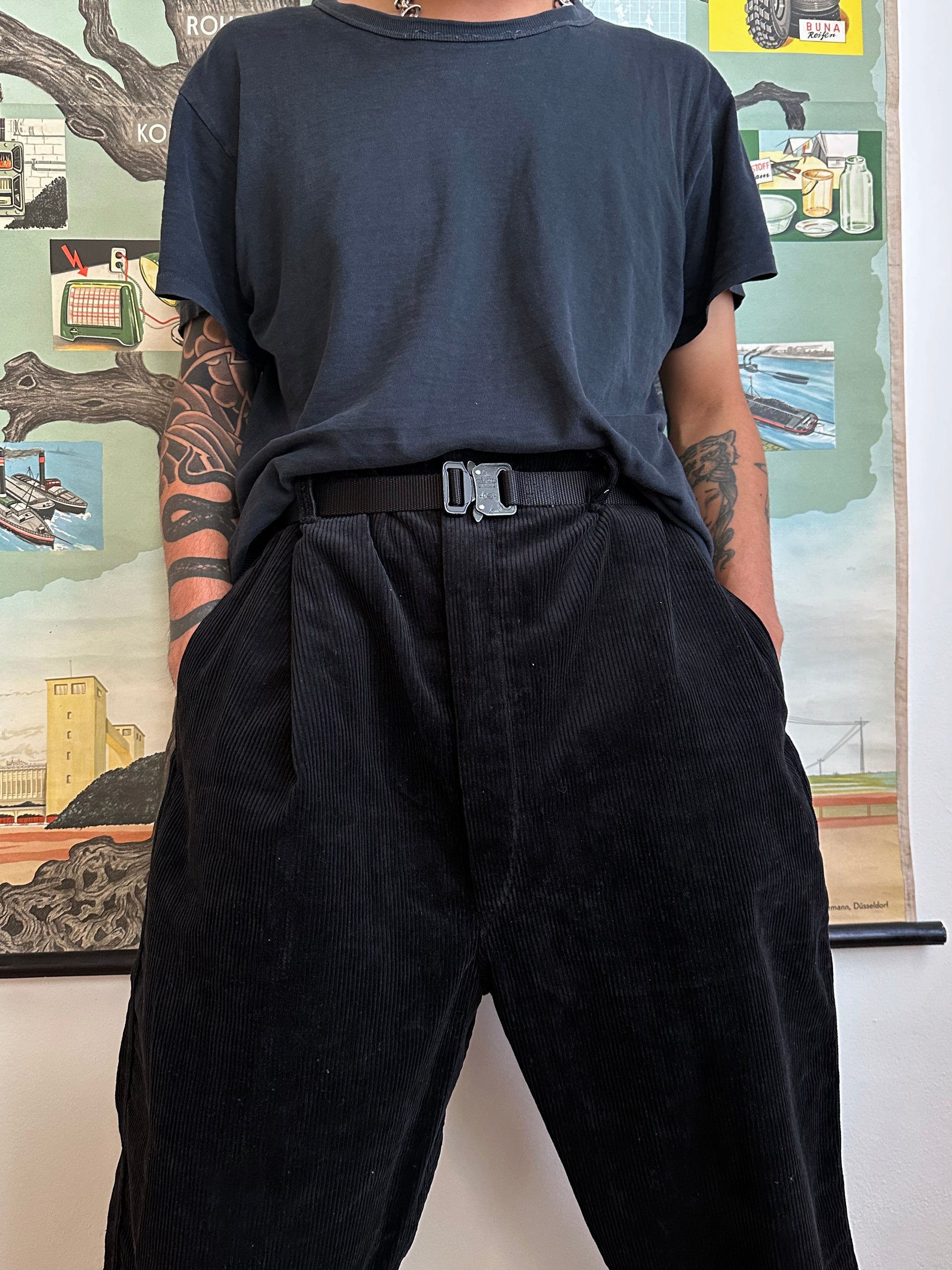 Vintage East German Corduroy work trousers Toto Praha Vintage clothing store Antique shop 70's 80's Germany over sized Prague 古着屋 プラハ ドイツワーク コーデュロイ ヴィンテージ 古着 アンティークショップ ユーロ古着 ユーロワーク フランス買い付け 古着卸 Showroom ショールーム 予約 appointment 