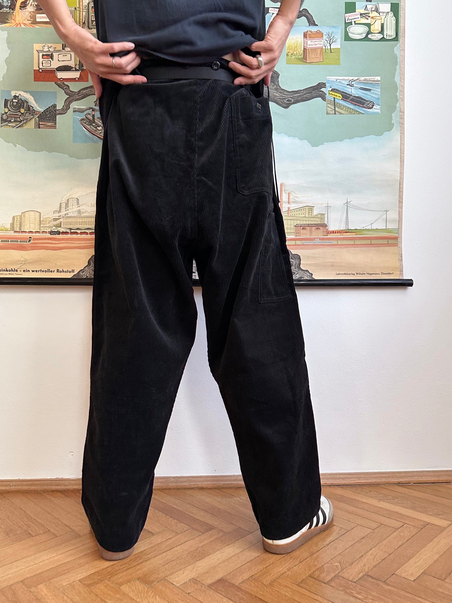 Vintage East German Corduroy work trousers Toto Praha Vintage clothing store Antique shop 70's 80's Germany over sized Prague 古着屋 プラハ ドイツワーク コーデュロイ ヴィンテージ 古着 アンティークショップ ユーロ古着 ユーロワーク フランス買い付け 古着卸 Showroom ショールーム 予約 appointment 
