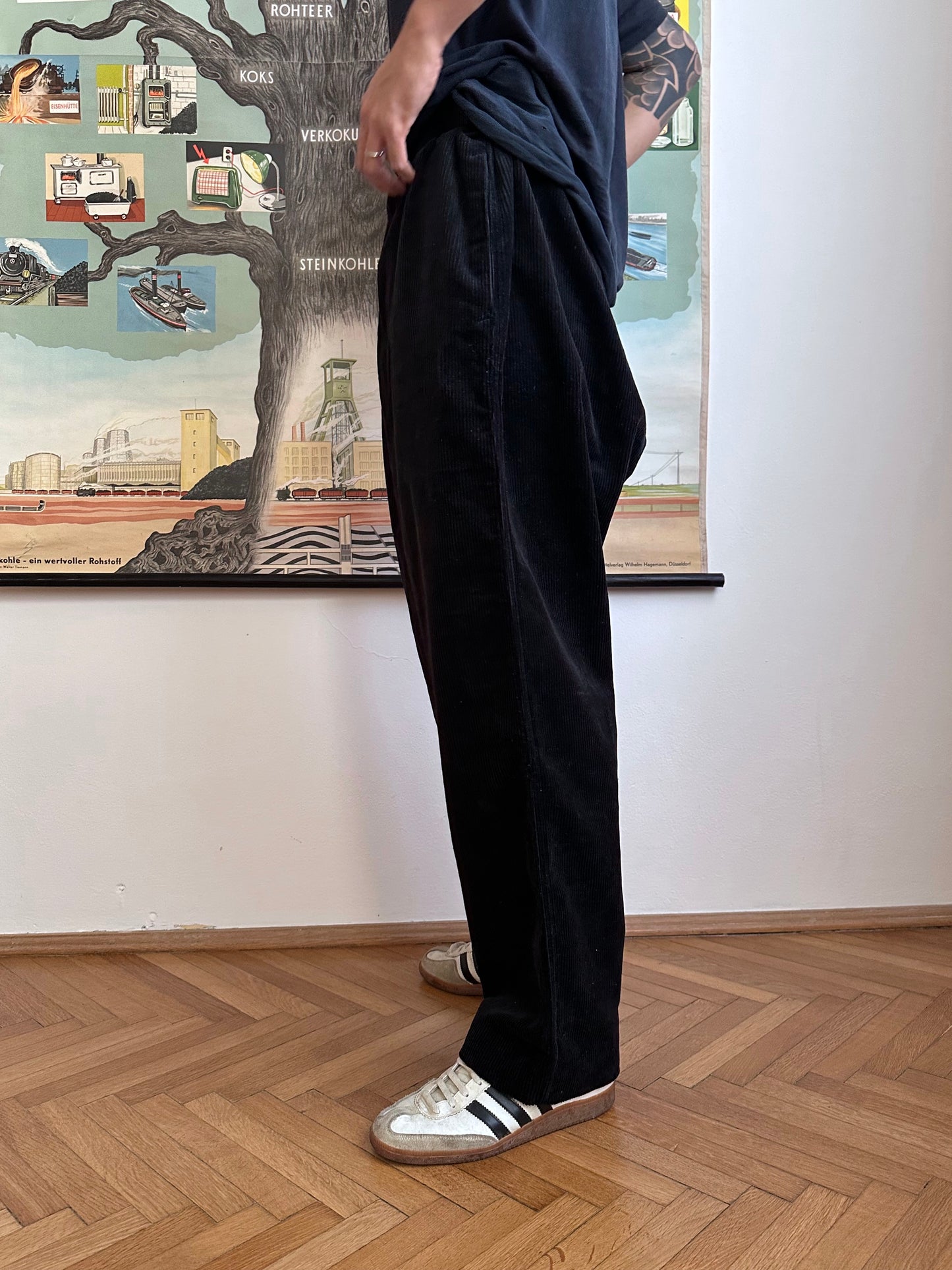 Vintage East German Corduroy work trousers Toto Praha Vintage clothing store Antique shop 70's 80's Germany over sized Prague 古着屋 プラハ ドイツワーク コーデュロイ ヴィンテージ 古着 アンティークショップ ユーロ古着 ユーロワーク フランス買い付け 古着卸 Showroom ショールーム 予約 appointment 
