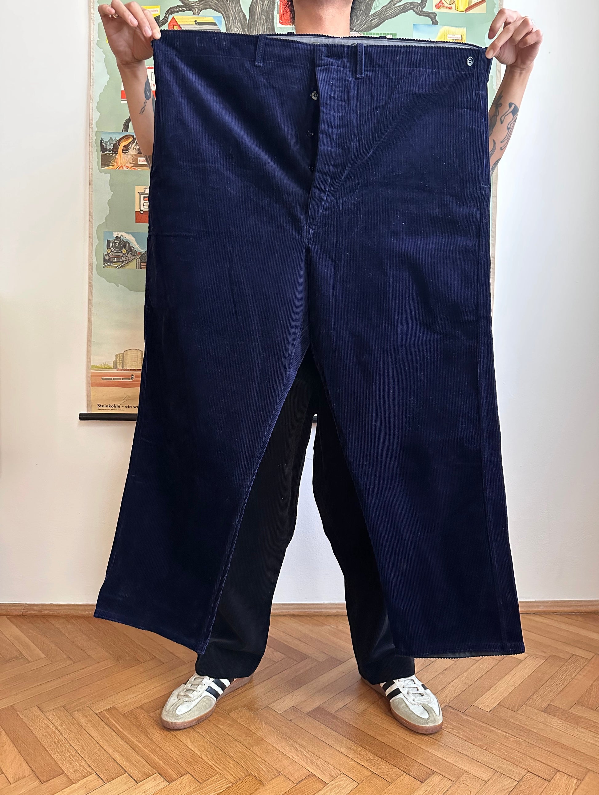Vintage East German Corduroy work trousers Toto Praha Vintage clothing store Antique shop 70's 80's Germany over sized Prague 古着屋 プラハ ドイツワーク コーデュロイ ヴィンテージ 古着 アンティークショップ ユーロ古着 ユーロワーク フランス買い付け 古着卸 Showroom ショールーム 予約製 appointment 