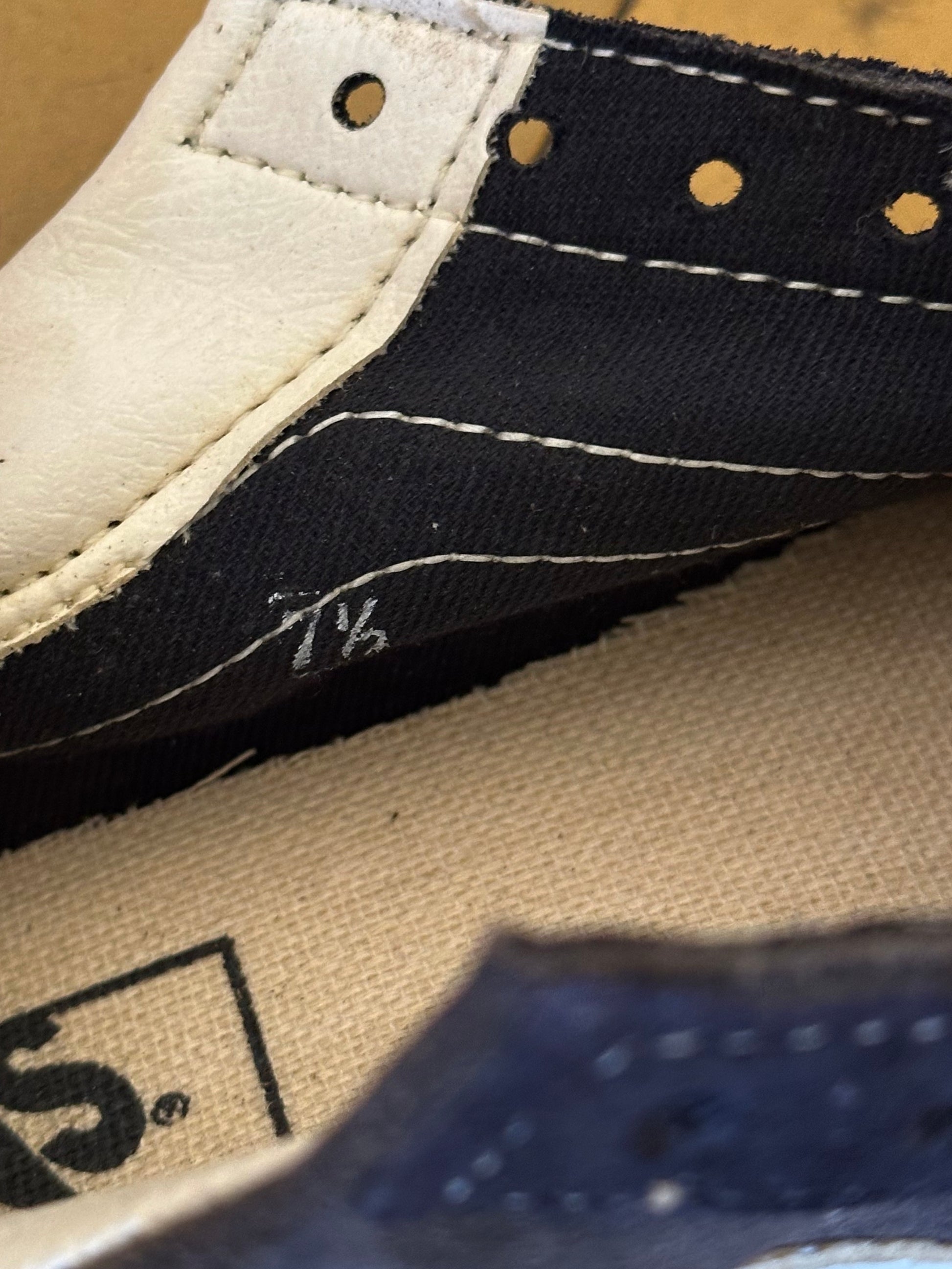 VANS Old school 90's 90年代 バンズオールドスクール 箱付き Deadstock デッドストック 新品未使用 NOS Made in USA アメリカ製 oto Praha Vintage clothing shop Antique shop 古着屋 プラハ Showroom appointment Prague ユーロ古着 ヨーロッパ古着 古着卸 ヴィンテージ