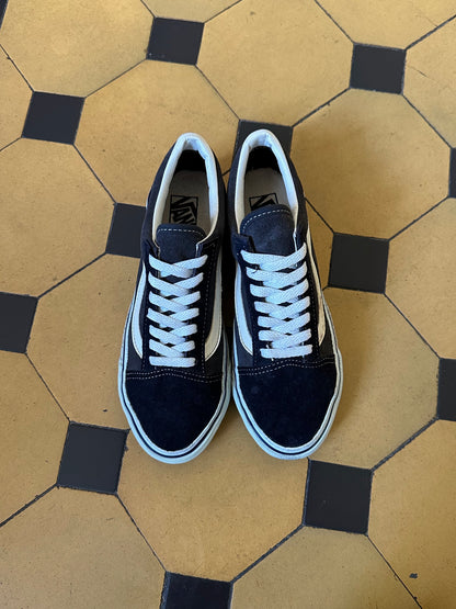 VANS Old school 90's 90年代 バンズオールドスクール 箱付き Deadstock デッドストック 新品未使用 NOS Made in USA アメリカ製 oto Praha Vintage clothing shop Antique shop 古着屋 プラハ Showroom appointment Prague ユーロ古着 ヨーロッパ古着 古着卸 ヴィンテージ