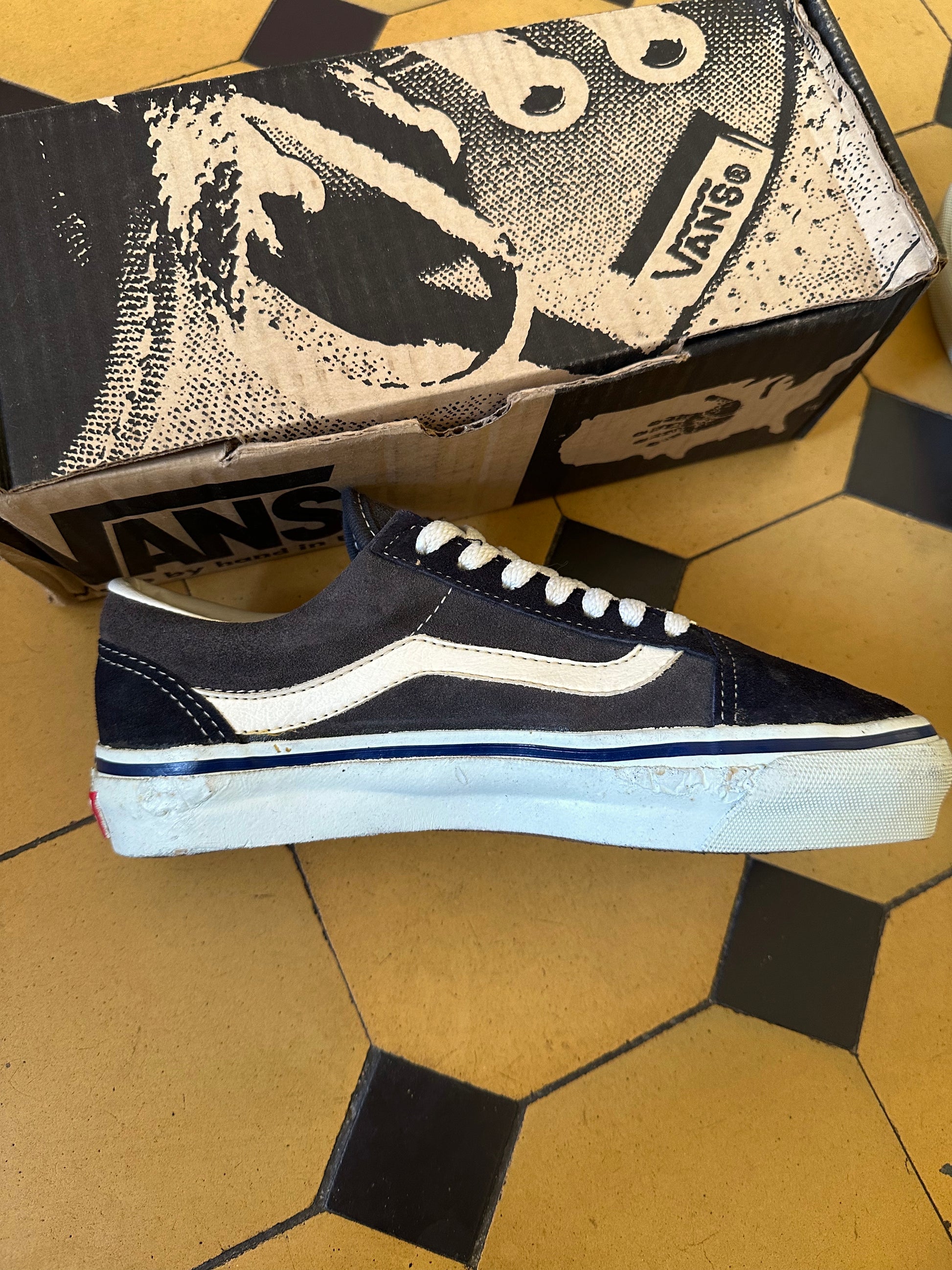 VANS Old school 90's 90年代 バンズオールドスクール 箱付き Deadstock デッドストック 新品未使用 NOS Made in USA アメリカ製 oto Praha Vintage clothing shop Antique shop 古着屋 プラハ Showroom appointment Prague ユーロ古着 ヨーロッパ古着 古着卸 ヴィンテージ