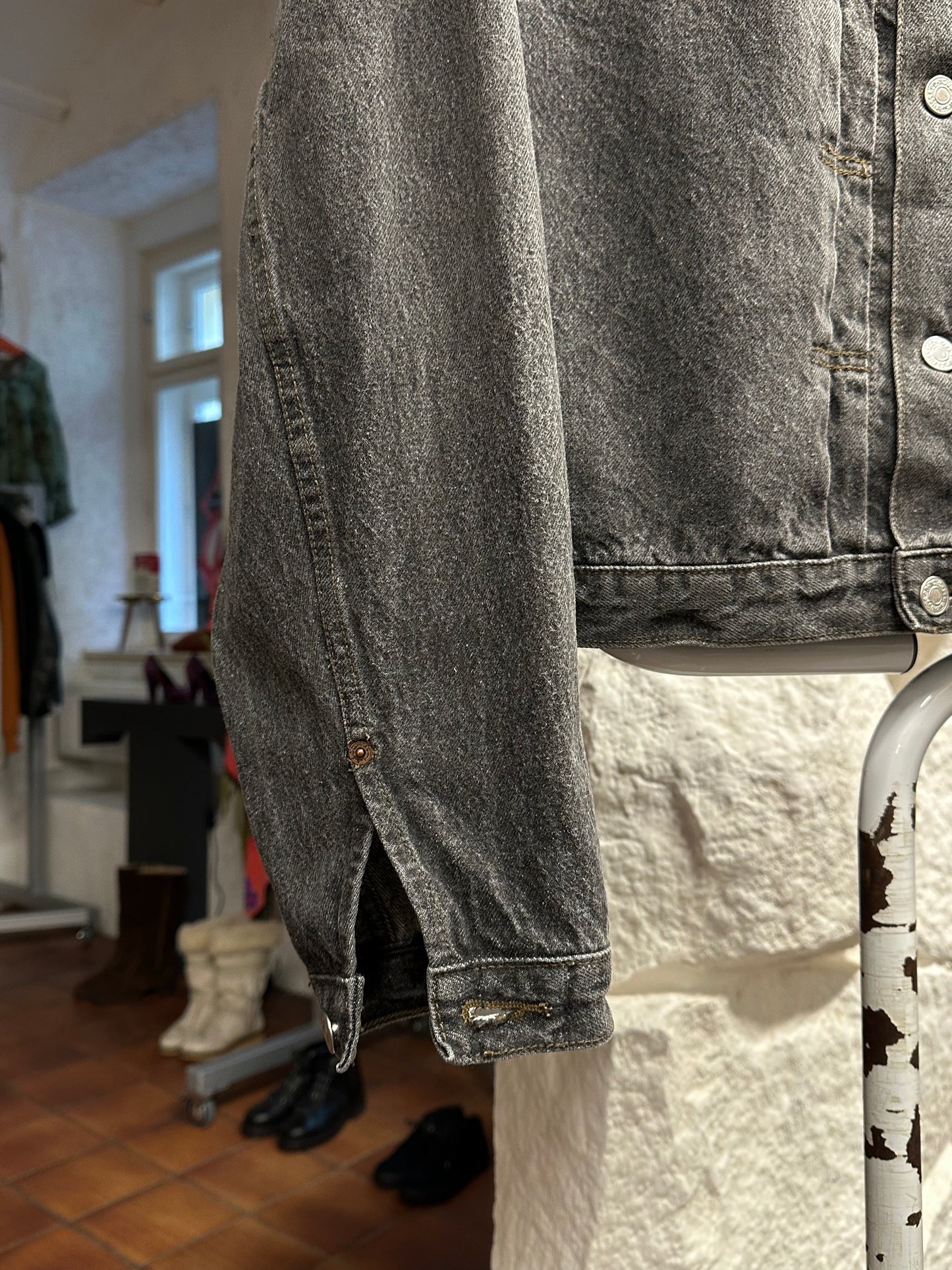 Levi's 70501 01 Type 1st Europe ヨーロッパ企画 リーバイス  1980's 88's 80年代 Black denim ファースト Gジャン Vintage ヴィンテージ Toto Praha Prague Vintage store 古着屋 古着 Vintage clothing ユーロ古着 ヨーロッパ古着 レア ブラックデニム 