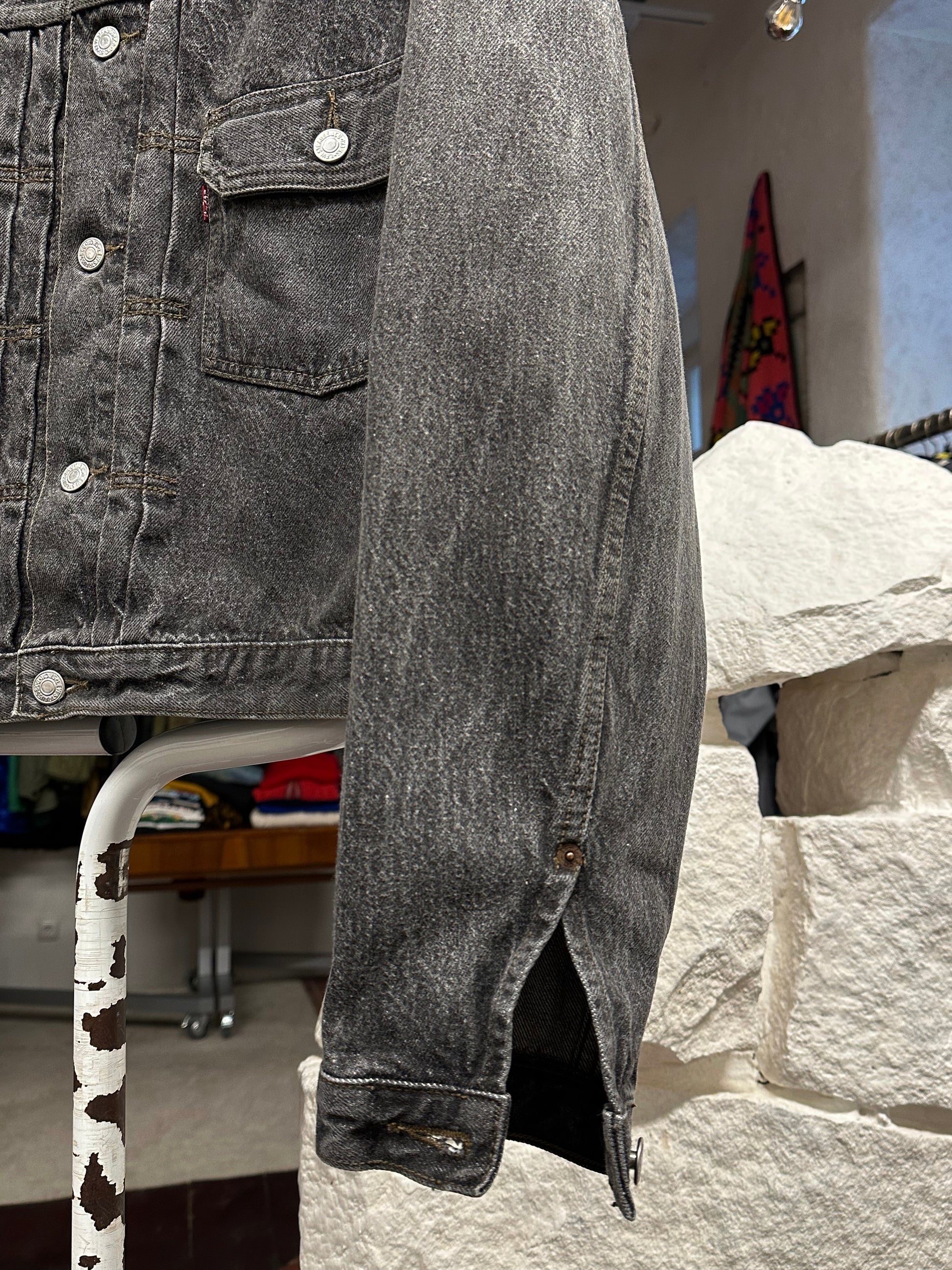 Levi's 70501 01 Type 1st Europe ヨーロッパ企画 リーバイス  1980's 88's 80年代 Black denim ファースト Gジャン Vintage ヴィンテージ Toto Praha Prague Vintage store 古着屋 古着 Vintage clothing ユーロ古着 ヨーロッパ古着 レア ブラックデニム 