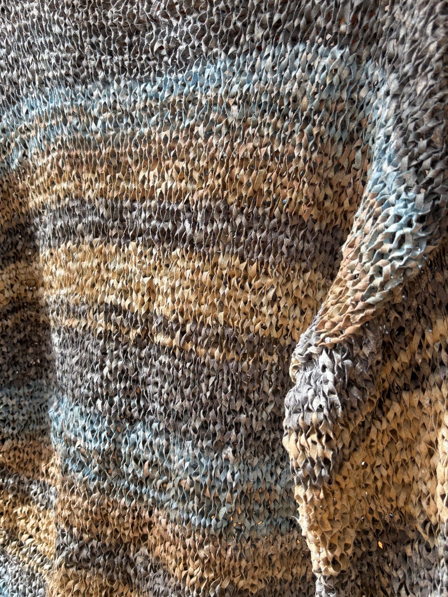 mesh weaving gradation