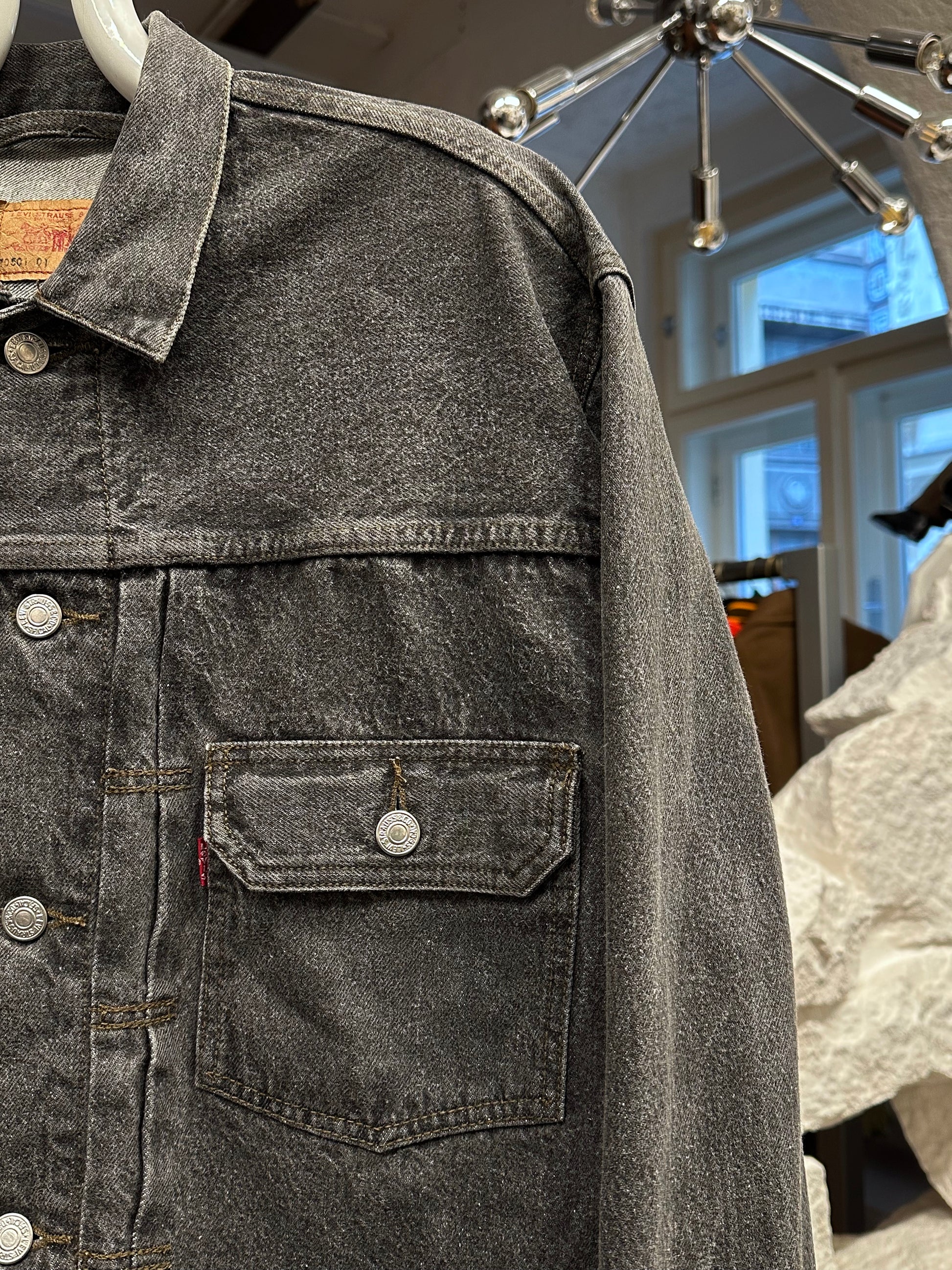 Levi's 70501 01 Type 1st Europe ヨーロッパ企画 リーバイス  1980's 88's 80年代 Black denim ファースト Gジャン Vintage ヴィンテージ Toto Praha Prague Vintage store 古着屋 古着 Vintage clothing ユーロ古着 ヨーロッパ古着 レア ブラックデニム 