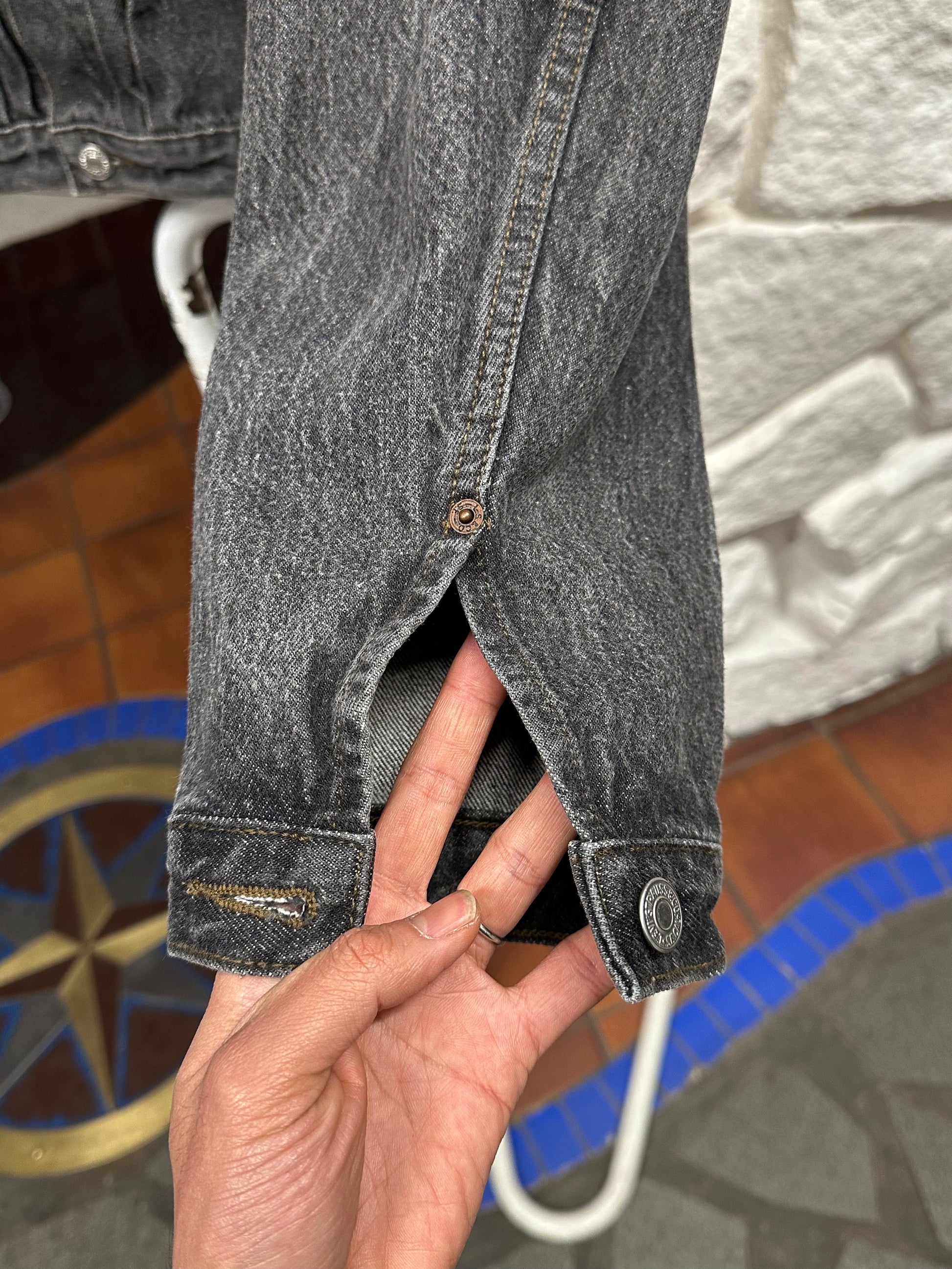 Levi's 70501 01 Type 1st Europe ヨーロッパ企画 リーバイス  1980's 88's 80年代 Black denim ファースト Gジャン Vintage ヴィンテージ Toto Praha Prague Vintage store 古着屋 古着 Vintage clothing ユーロ古着 ヨーロッパ古着 レア ブラックデニム 