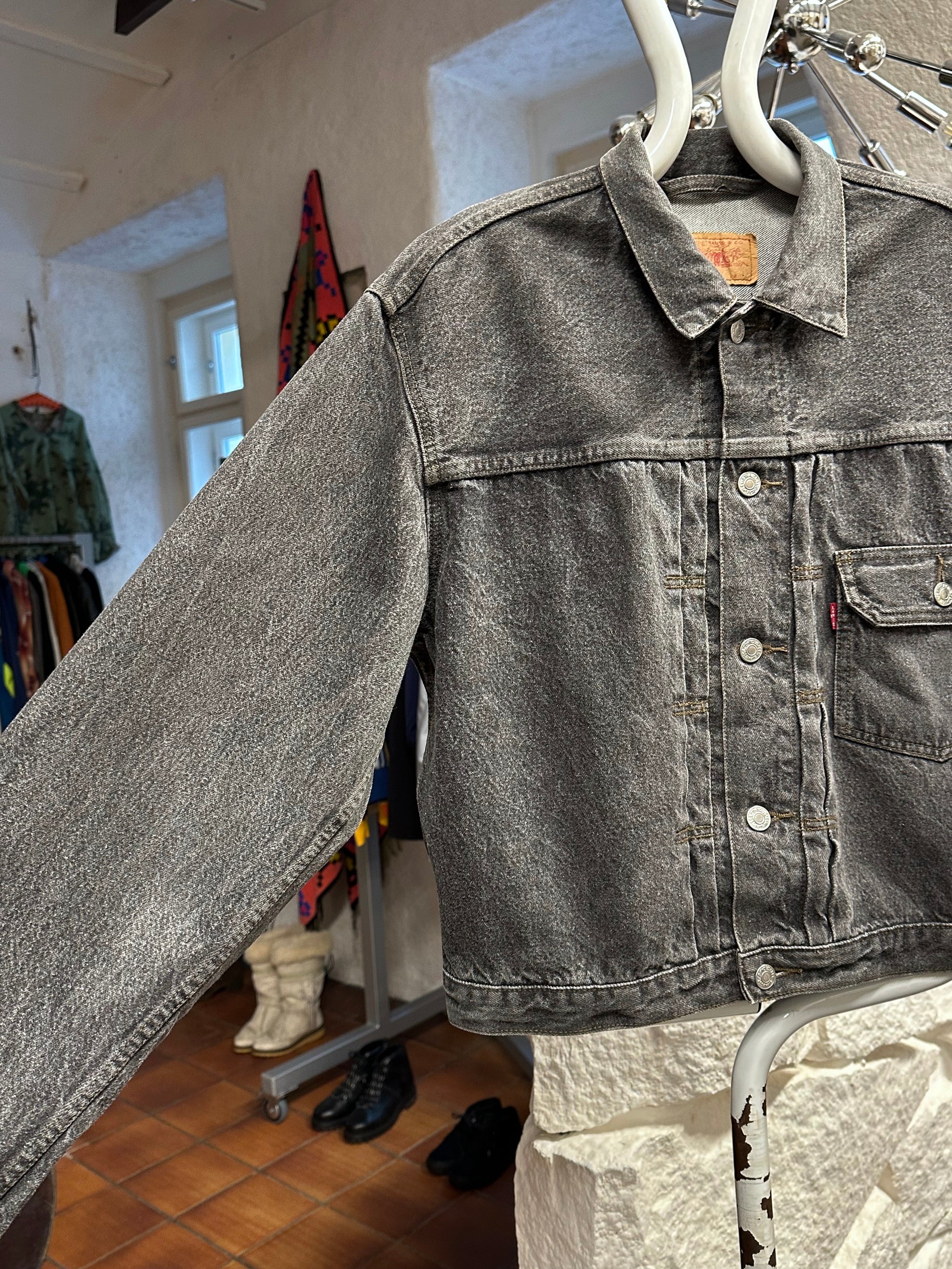 Levi's 70501 01 Type 1st Europe ヨーロッパ企画 リーバイス  1980's 88's 80年代 Black denim ファースト Gジャン Vintage ヴィンテージ Toto Praha Prague Vintage store 古着屋 古着 Vintage clothing ユーロ古着 ヨーロッパ古着 レア ブラックデニム 