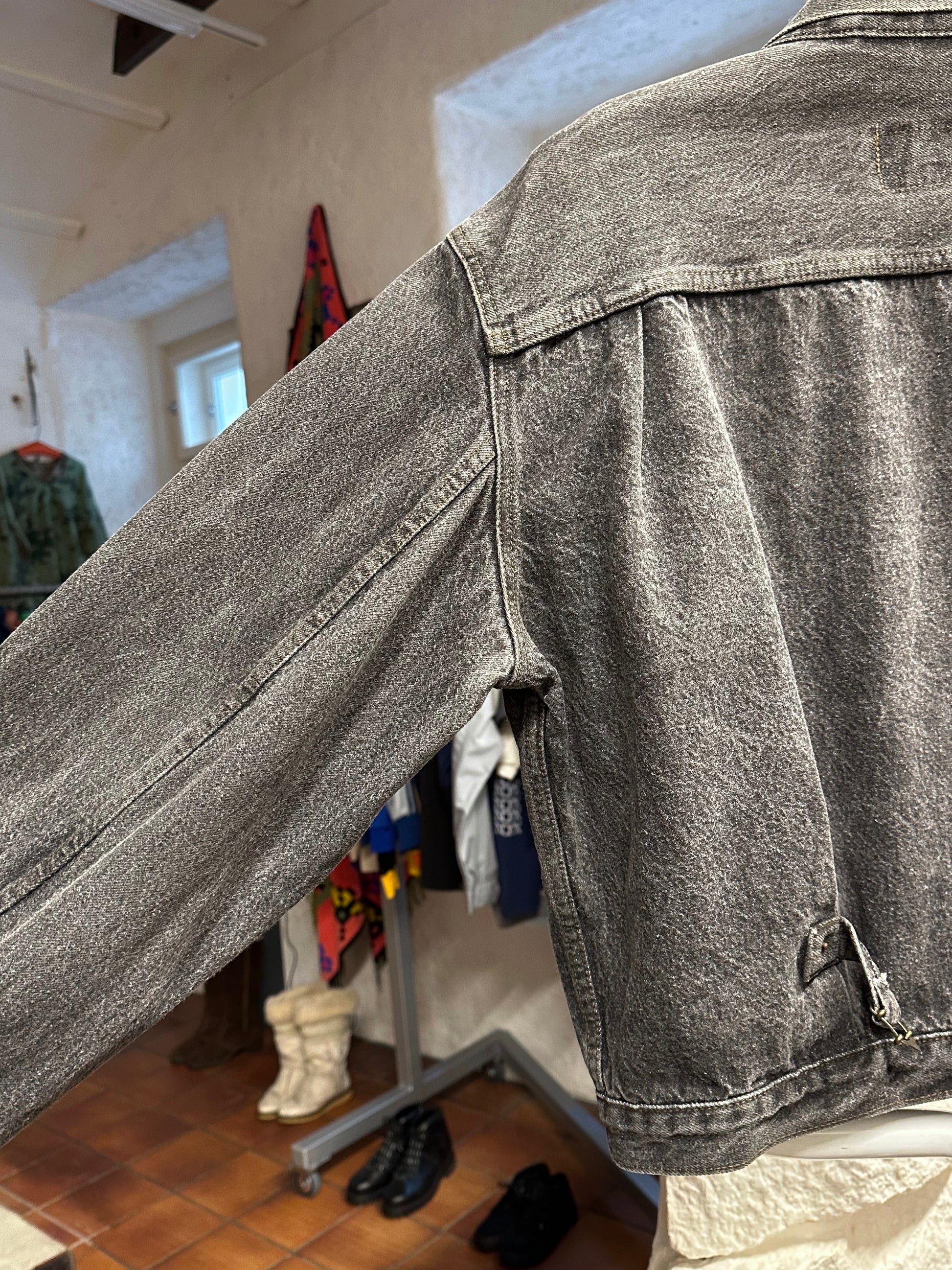 Levi's 70501 01 Type 1st Europe ヨーロッパ企画 リーバイス  1980's 88's 80年代 Black denim ファースト Gジャン Vintage ヴィンテージ Toto Praha Prague Vintage store 古着屋 古着 Vintage clothing ユーロ古着 ヨーロッパ古着 レア ブラックデニム 