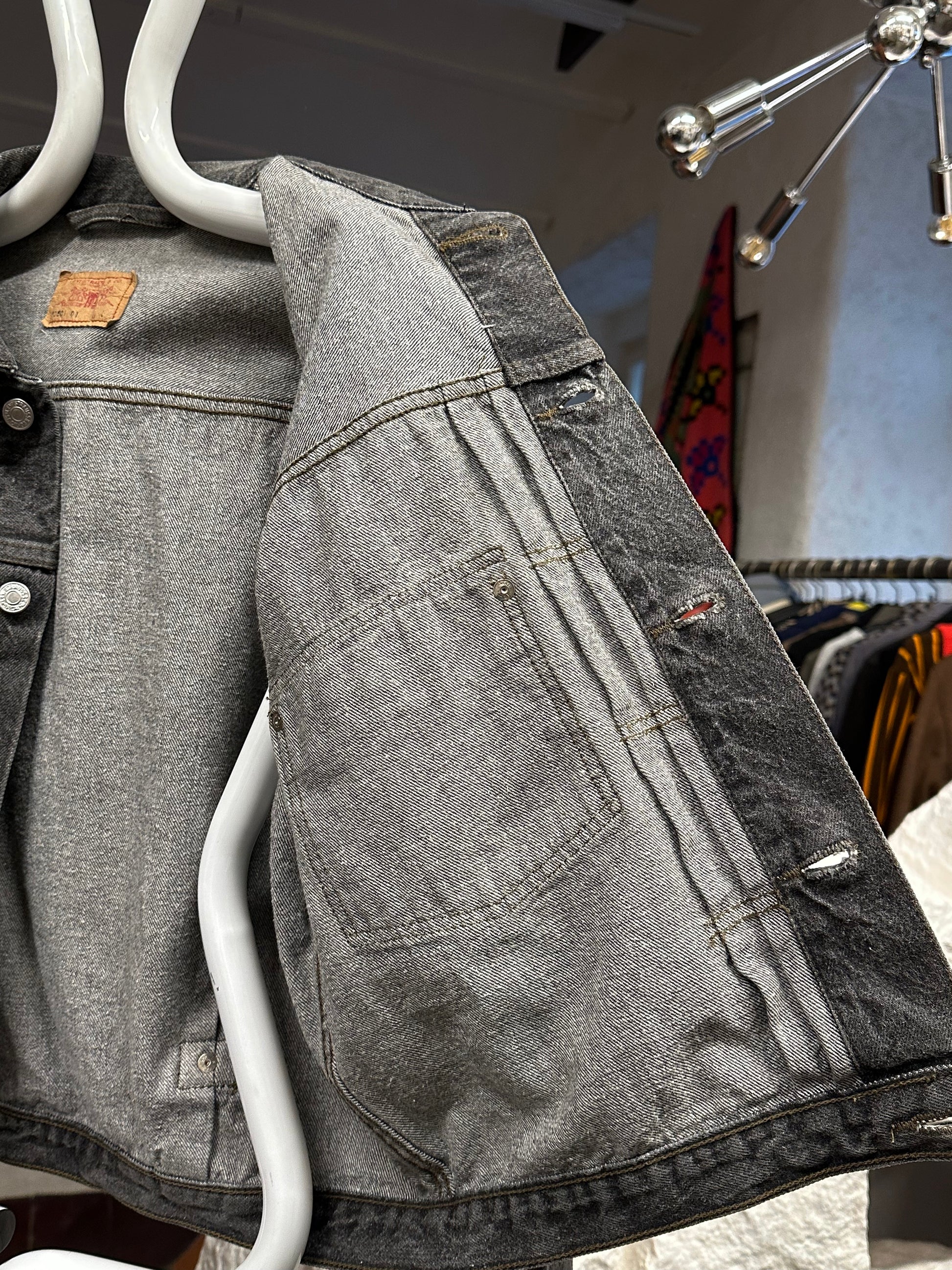 Levi's 70501 01 Type 1st Europe ヨーロッパ企画 リーバイス  1980's 88's 80年代 Black denim ファースト Gジャン Vintage ヴィンテージ Toto Praha Prague Vintage store 古着屋 古着 Vintage clothing ユーロ古着 ヨーロッパ古着 レア ブラックデニム 