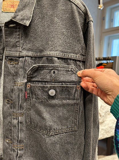 Levi's 70501 01 Type 1st Europe ヨーロッパ企画 リーバイス  1980's 88's 80年代 Black denim ファースト Gジャン Vintage ヴィンテージ Toto Praha Prague Vintage store 古着屋 古着 Vintage clothing ユーロ古着 ヨーロッパ古着 レア ブラックデニム 