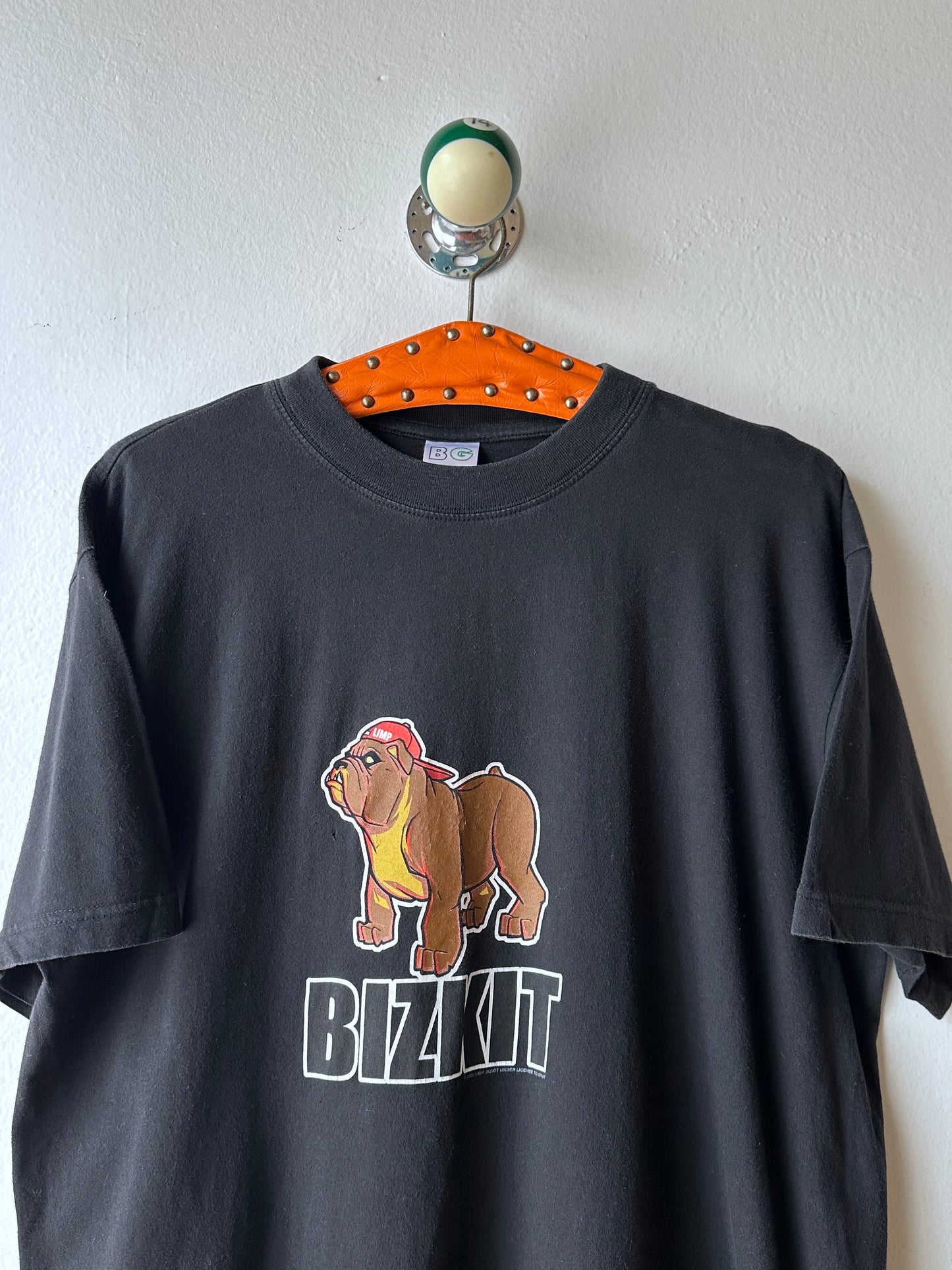 LIMP BIZKIT bulldog リンプビズキット T-shirt Band Tee Tシャツ バンド 90's 90年代 2002 2002年 Black 黒 Toto Praha Vintage clothing shop Antique shop 古着屋 プラハ Showroom appointment Prague ユーロ古着 ヨーロッパ古着 古着卸 ヴィンテージ