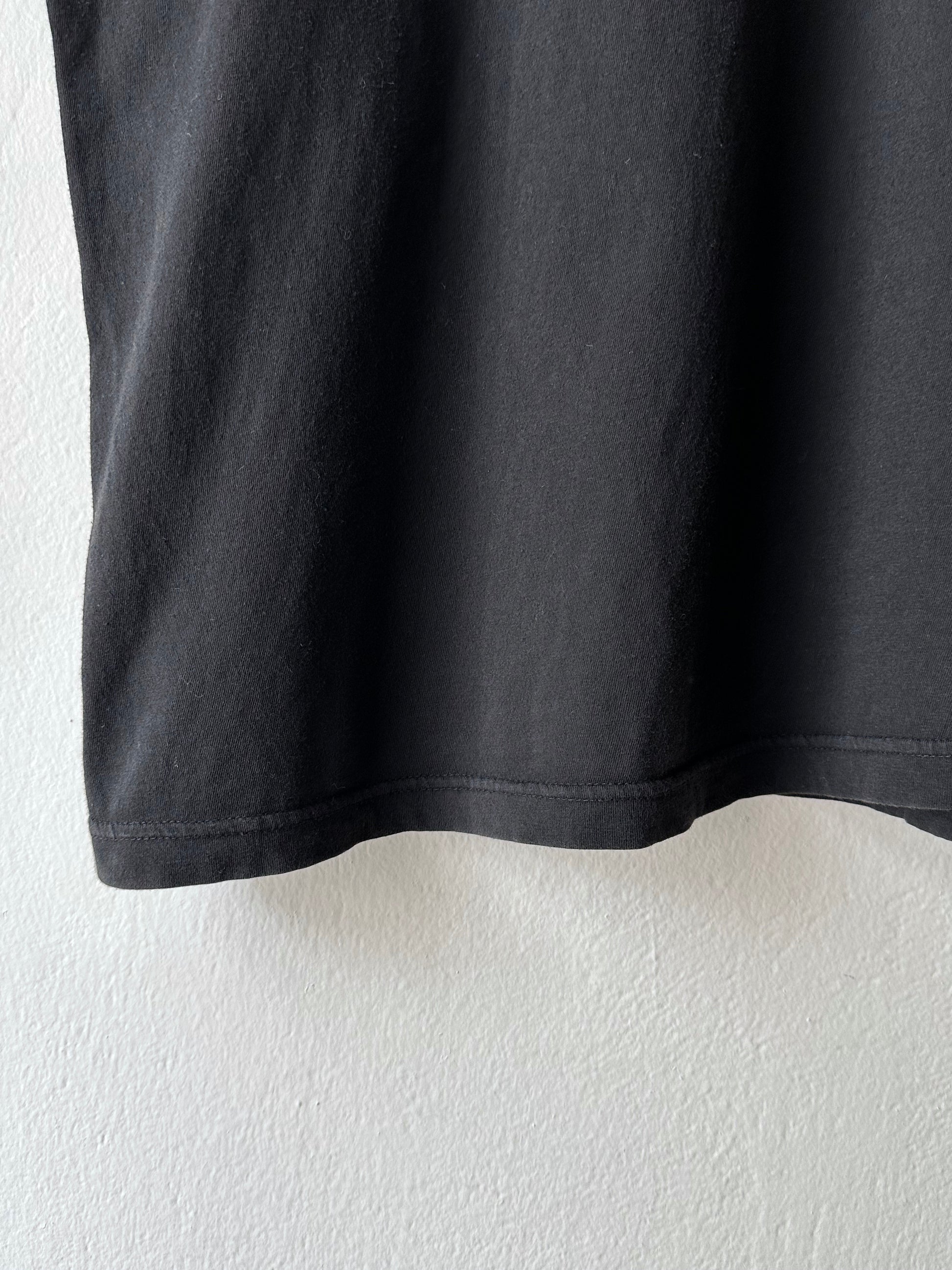 LIMP BIZKIT bulldog リンプビズキット T-shirt Band Tee Tシャツ バンド 90's 90年代 2002 2002年 Black 黒 Toto Praha Vintage clothing shop Antique shop 古着屋 プラハ Showroom appointment Prague ユーロ古着 ヨーロッパ古着 古着卸 ヴィンテージ