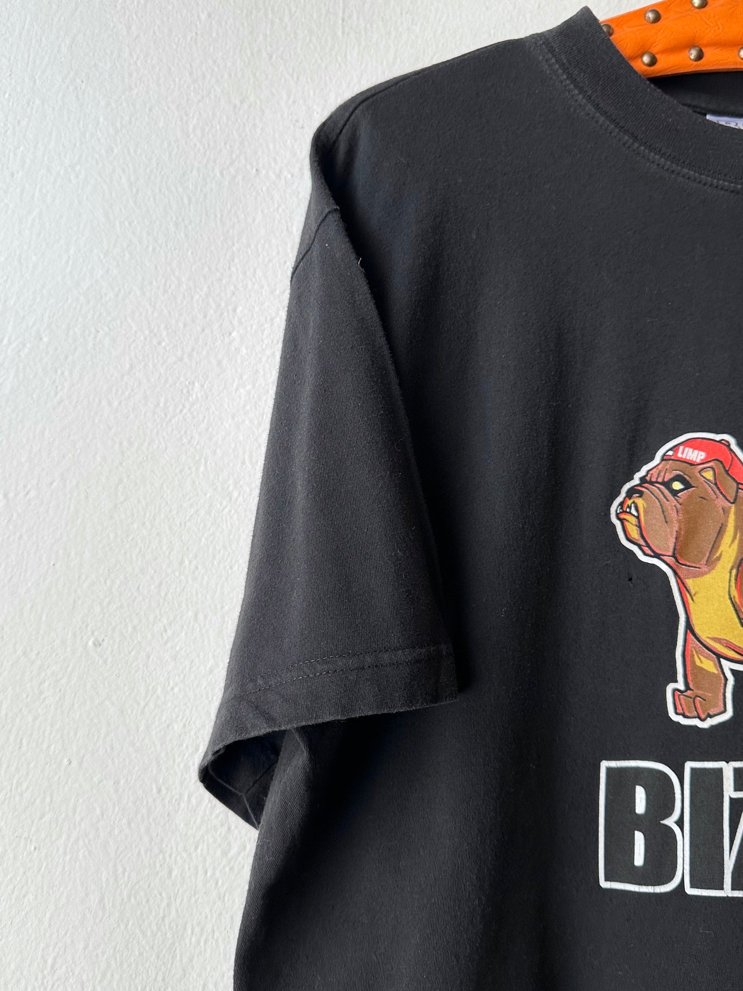 LIMP BIZKIT bulldog リンプビズキット T-shirt Band Tee Tシャツ バンド 90's 90年代 2002 2002年 Black 黒 Toto Praha Vintage clothing shop Antique shop 古着屋 プラハ Showroom appointment Prague ユーロ古着 ヨーロッパ古着 古着卸 ヴィンテージ