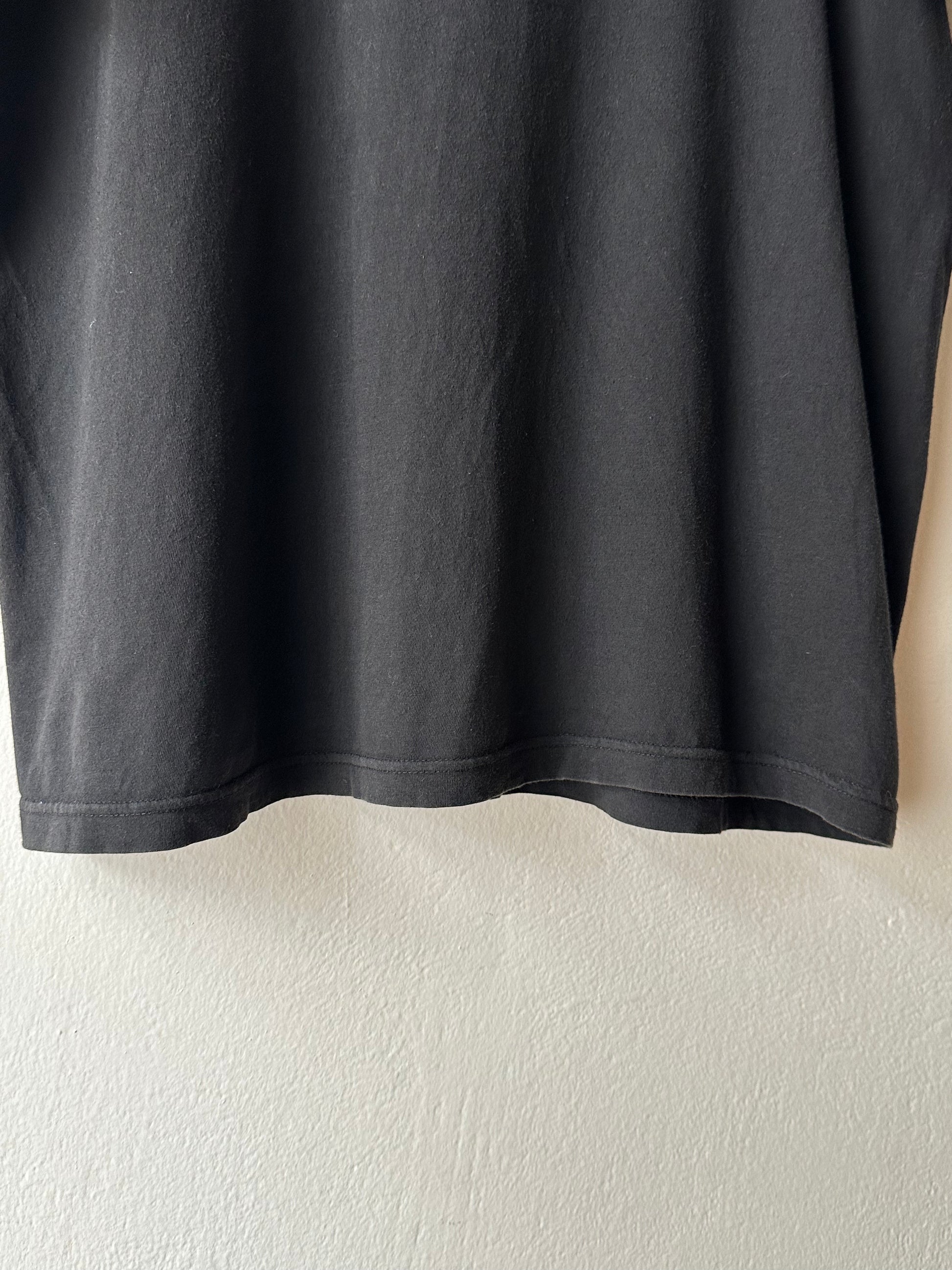 LIMP BIZKIT bulldog リンプビズキット T-shirt Band Tee Tシャツ バンド 90's 90年代 2002 2002年 Black 黒 Toto Praha Vintage clothing shop Antique shop 古着屋 プラハ Showroom appointment Prague ユーロ古着 ヨーロッパ古着 古着卸 ヴィンテージ