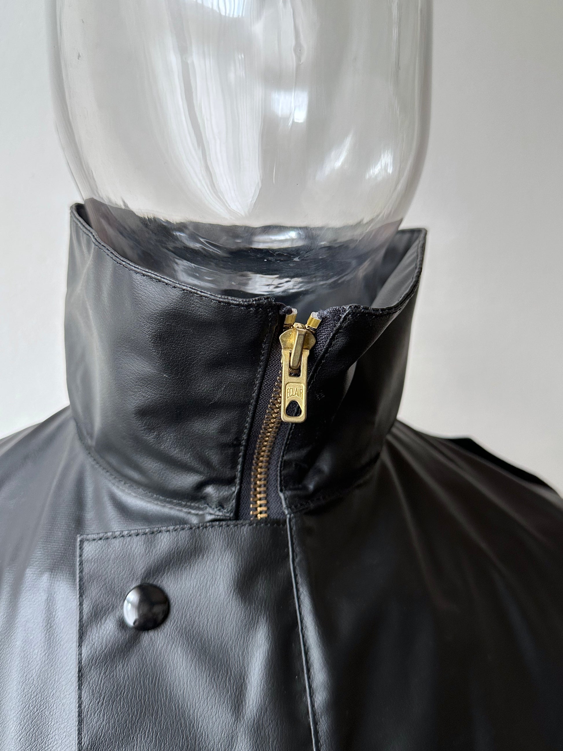 1982 French Military black rubber coat 80年代 フランス軍 レインコート ラバー 黒 Army Toto Praha Vintage clothing shop Antique shop 古着屋 プラハ Showroom appointment Prague ユーロ古着 ヨーロッパ古着 古着卸 ヴィンテージ