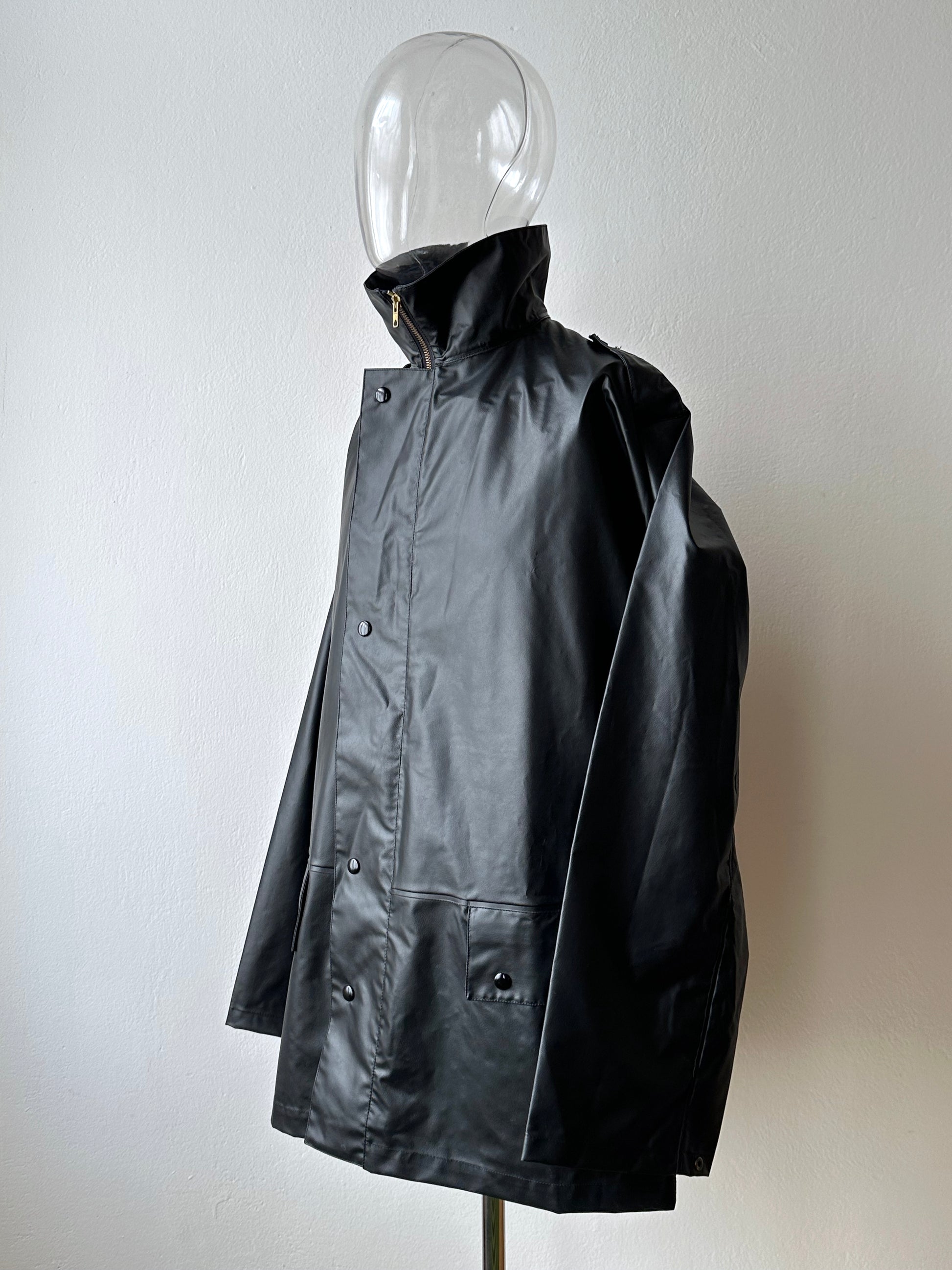1982 French Military black rubber coat 80年代 フランス軍 レインコート ラバー 黒 Army Toto Praha Vintage clothing shop Antique shop 古着屋 プラハ Showroom appointment Prague ユーロ古着 ヨーロッパ古着 古着卸 ヴィンテージ