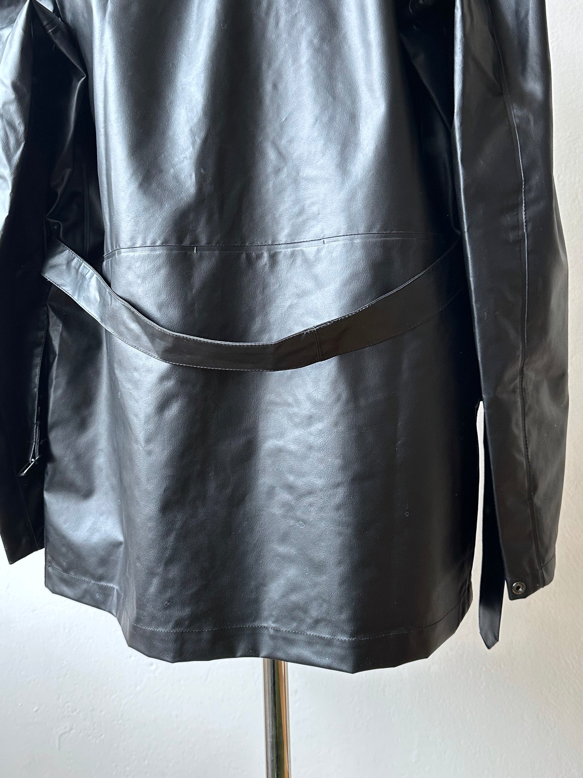 1982 French Military black rubber coat 80年代 フランス軍 レインコート ラバー 黒 Army Toto Praha Vintage clothing shop Antique shop 古着屋 プラハ Showroom appointment Prague ユーロ古着 ヨーロッパ古着 古着卸 ヴィンテージ