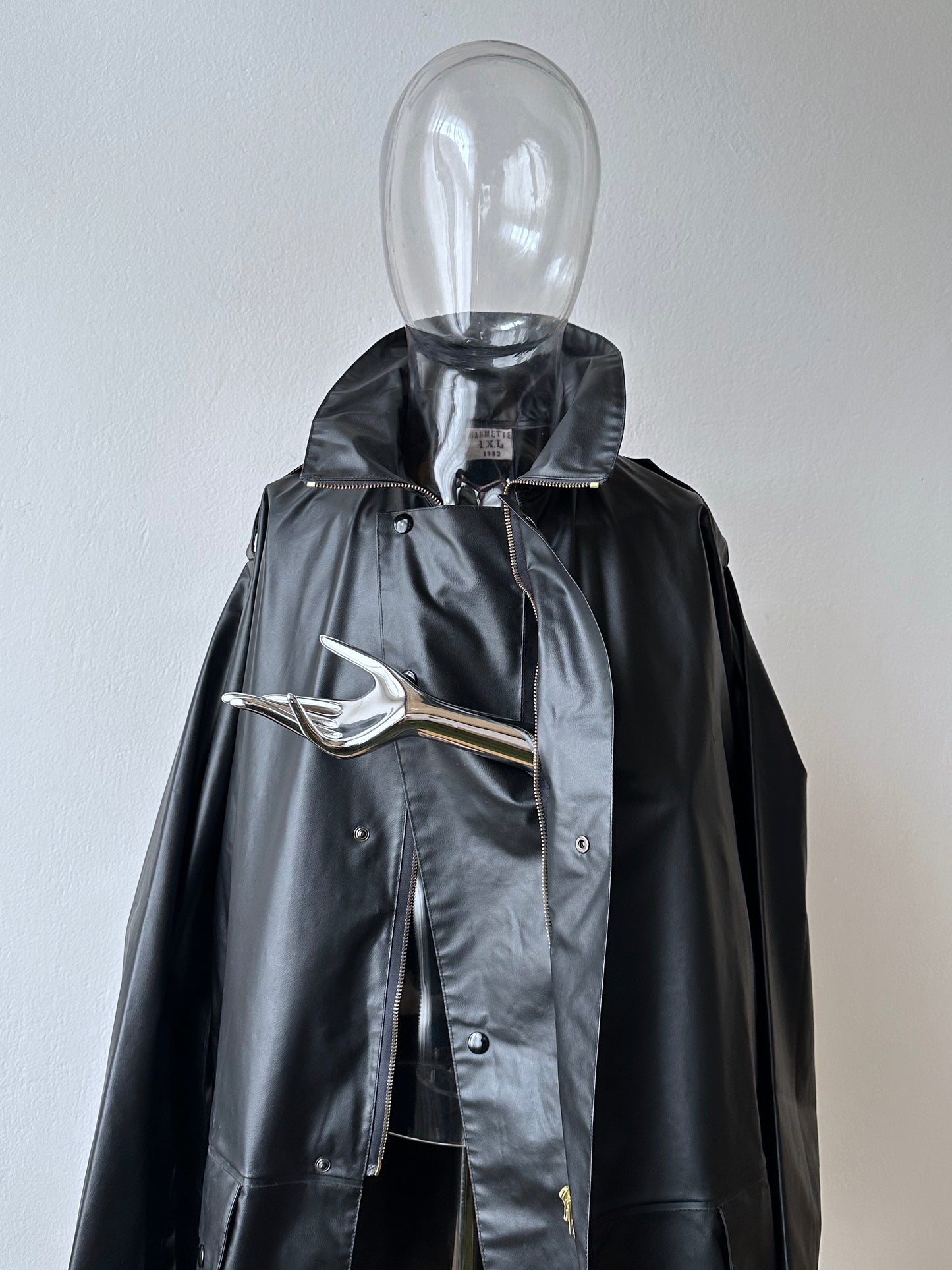 1982 French Military black rubber coat 80年代 フランス軍 レインコート ラバー 黒 Army Toto Praha Vintage clothing shop Antique shop 古着屋 プラハ Showroom appointment Prague ユーロ古着 ヨーロッパ古着 古着卸 ヴィンテージ