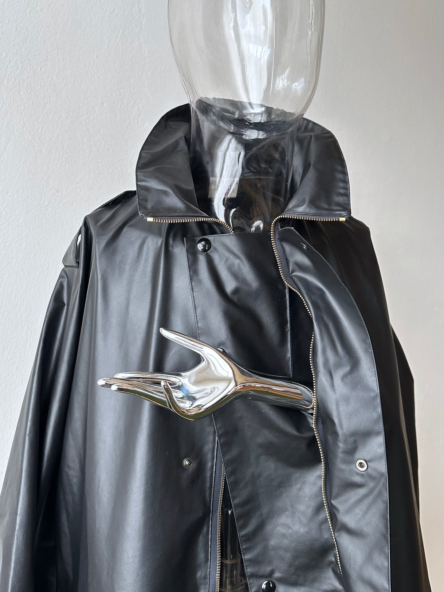 1982 French Military black rubber coat 80年代 フランス軍 レインコート ラバー 黒 Army Toto Praha Vintage clothing shop Antique shop 古着屋 プラハ Showroom appointment Prague ユーロ古着 ヨーロッパ古着 古着卸 ヴィンテージ
