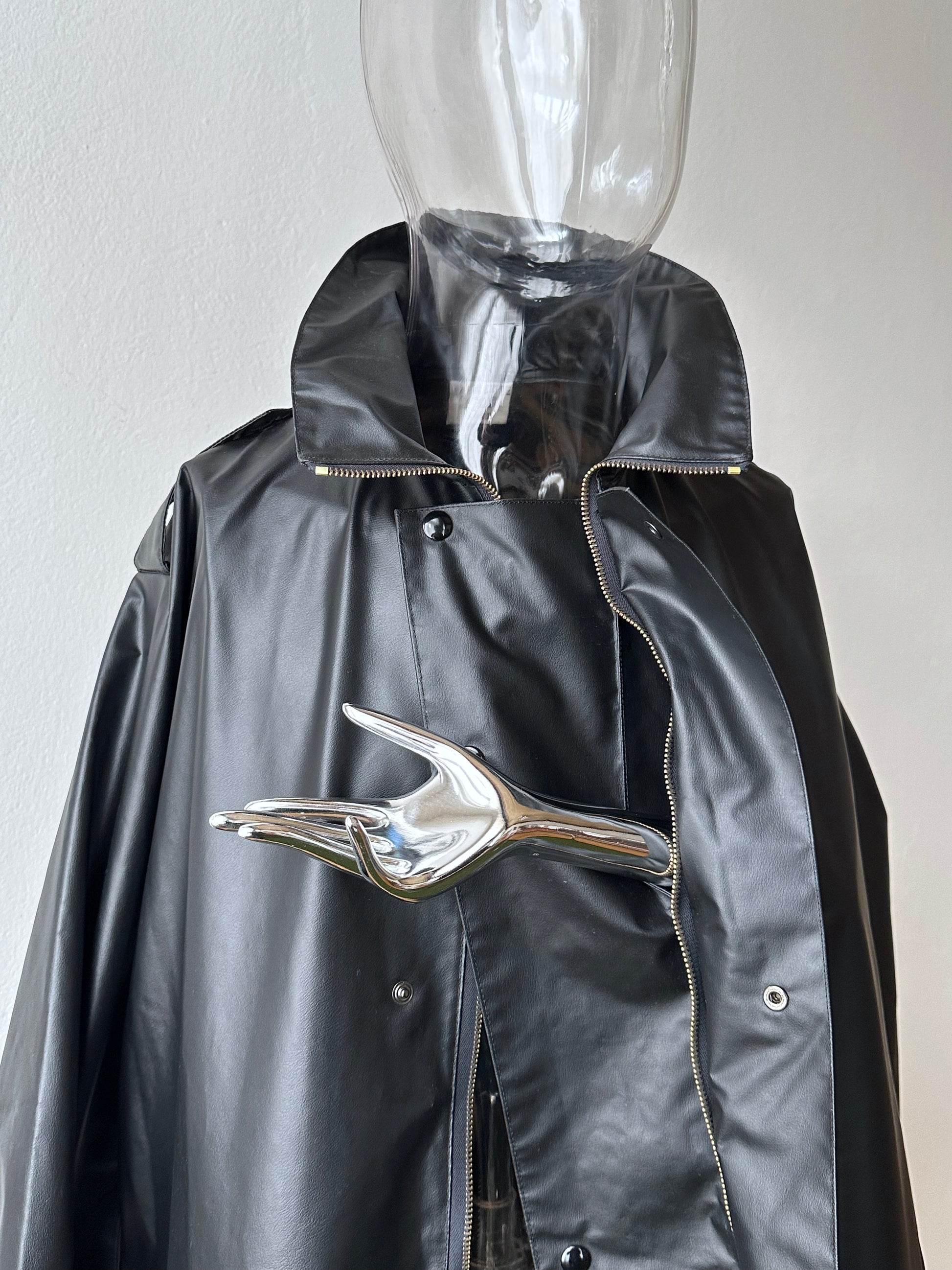 1982 French Military black rubber coat 80年代 フランス軍 レインコート ラバー 黒 Army Toto Praha Vintage clothing shop Antique shop 古着屋 プラハ Showroom appointment Prague ユーロ古着 ヨーロッパ古着 古着卸 ヴィンテージ
