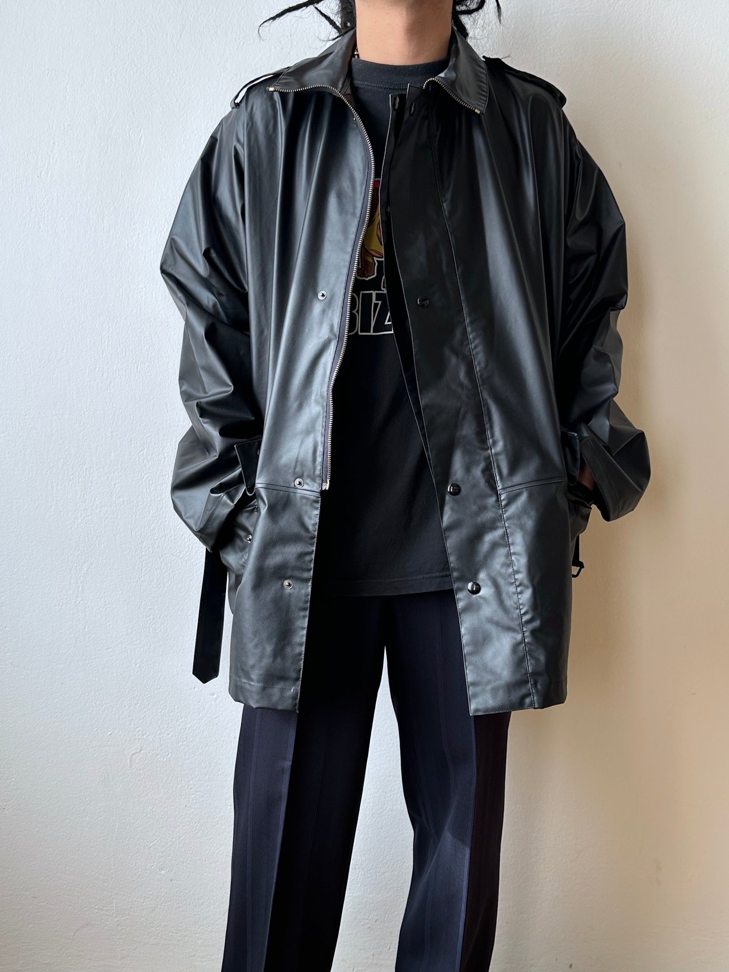 1982 French Military black rubber coat 80年代 フランス軍 レインコート ラバー 黒 Army Toto Praha Vintage clothing shop Antique shop 古着屋 プラハ Showroom appointment Prague ユーロ古着 ヨーロッパ古着 古着卸 ヴィンテージ