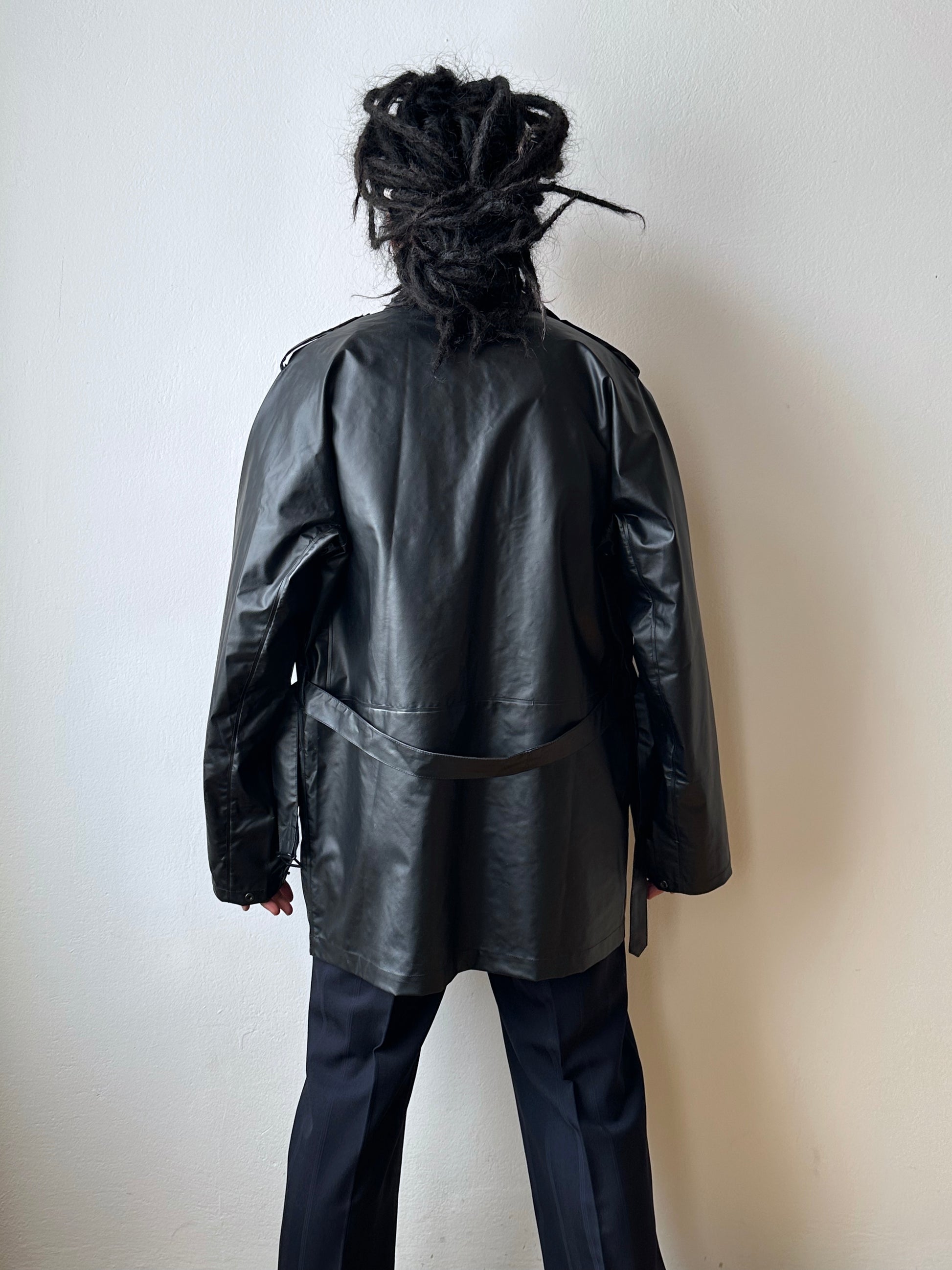 1982 French Military black rubber coat 80年代 フランス軍 レインコート ラバー 黒 Army Toto Praha Vintage clothing shop Antique shop 古着屋 プラハ Showroom appointment Prague ユーロ古着 ヨーロッパ古着 古着卸 ヴィンテージ
