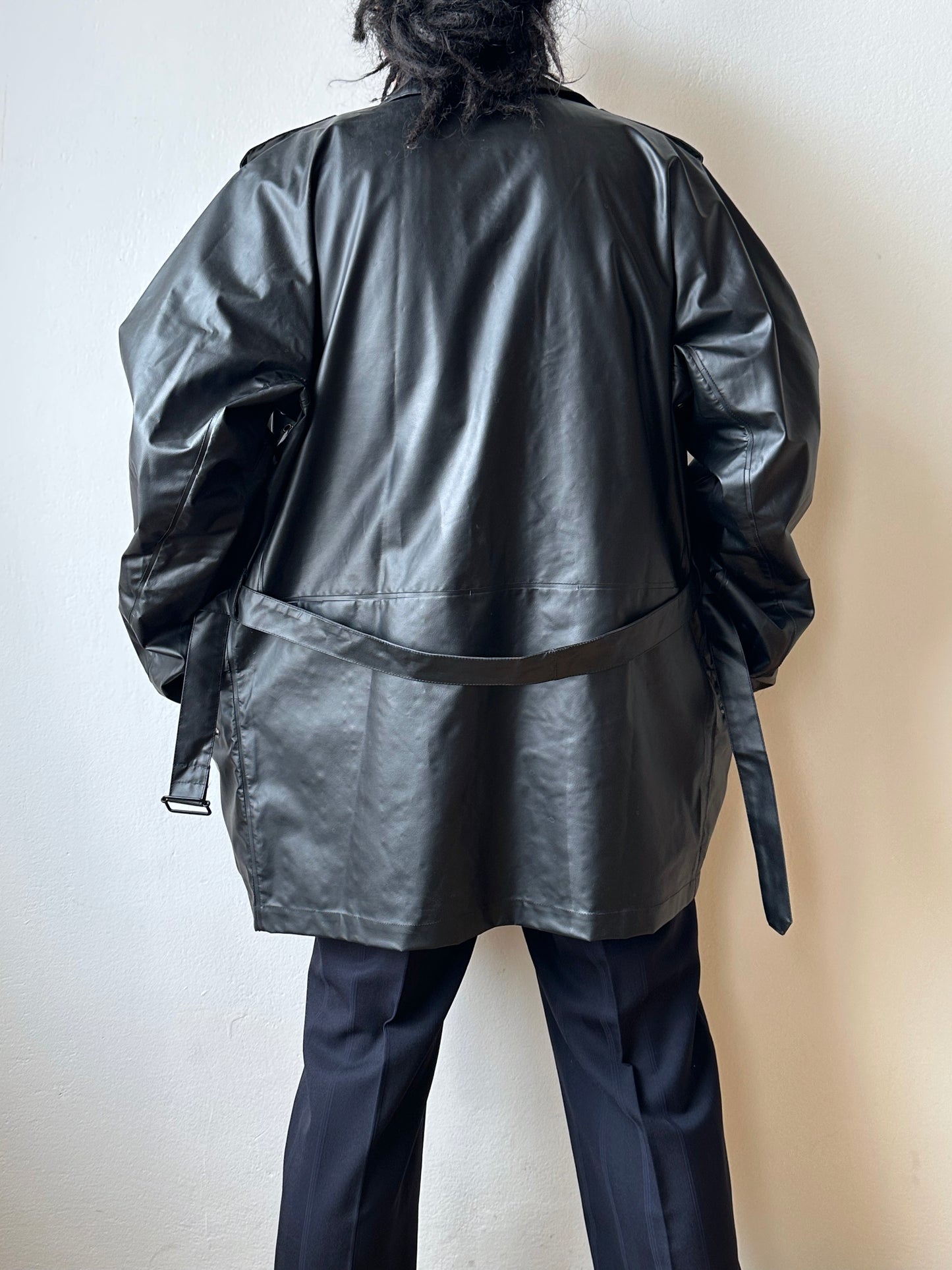 1982 French Military black rubber coat 80年代 フランス軍 レインコート ラバー 黒 Army Toto Praha Vintage clothing shop Antique shop 古着屋 プラハ Showroom appointment Prague ユーロ古着 ヨーロッパ古着 古着卸 ヴィンテージ