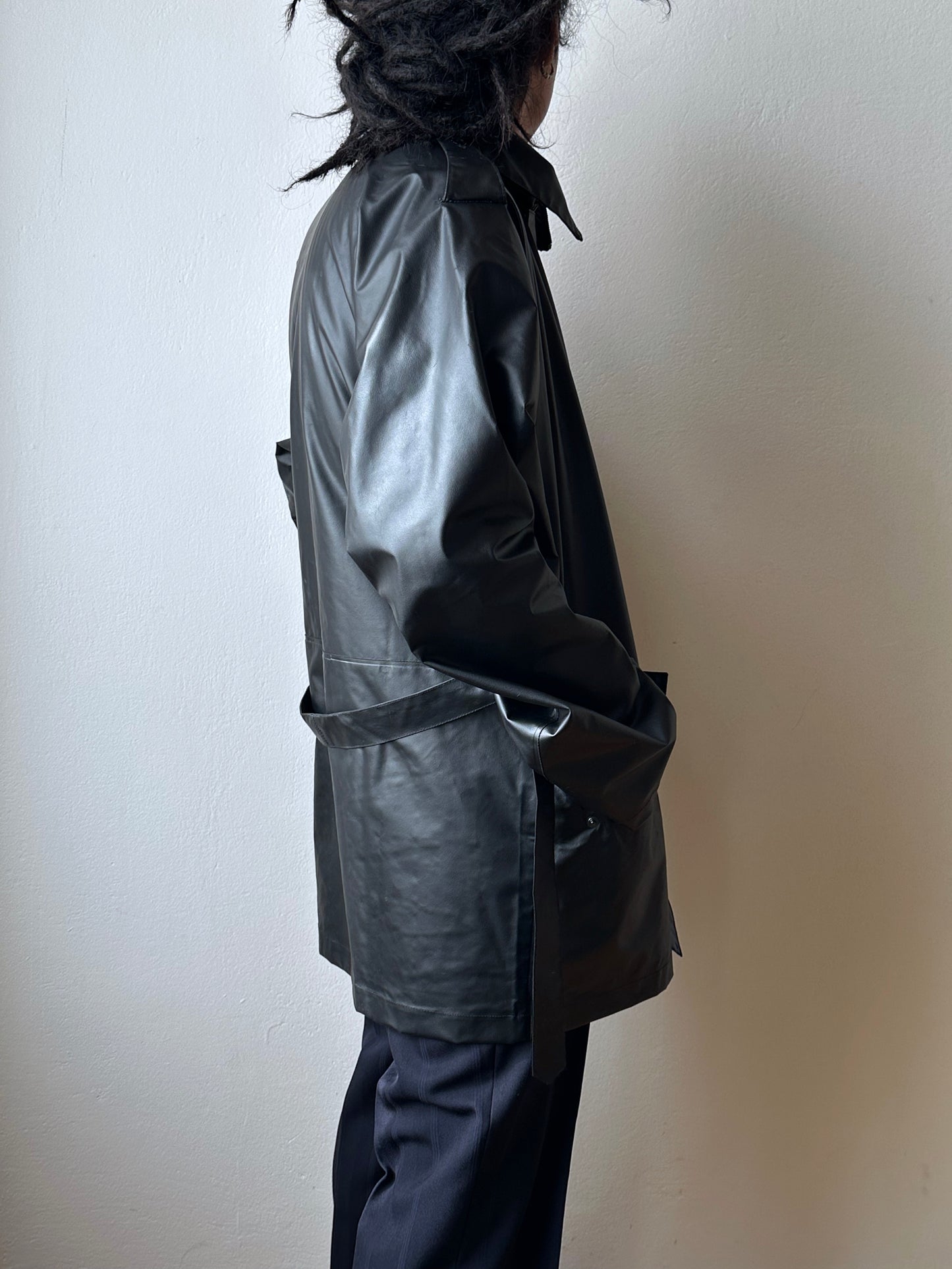 1982 French Military black rubber coat 80年代 フランス軍 レインコート ラバー 黒 Army Toto Praha Vintage clothing shop Antique shop 古着屋 プラハ Showroom appointment Prague ユーロ古着 ヨーロッパ古着 古着卸 ヴィンテージ