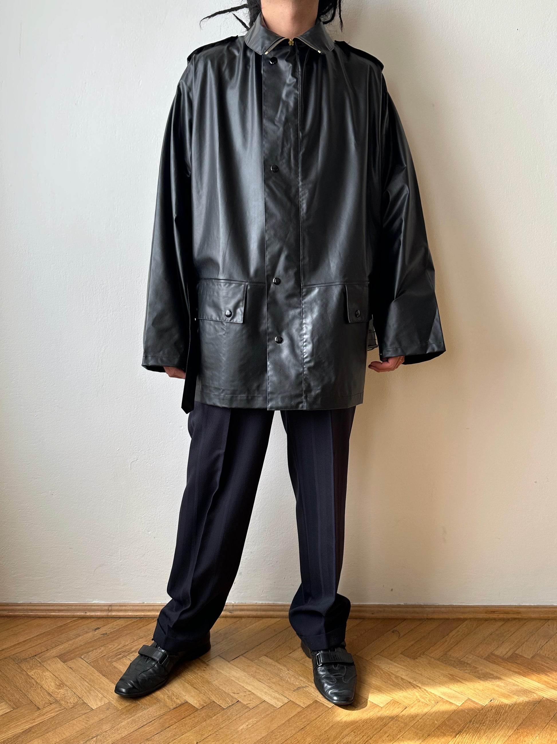 1982 French Military black rubber coat 80年代 フランス軍 レインコート ラバー 黒 Army Toto Praha Vintage clothing shop Antique shop 古着屋 プラハ Showroom appointment Prague ユーロ古着 ヨーロッパ古着 古着卸 ヴィンテージ