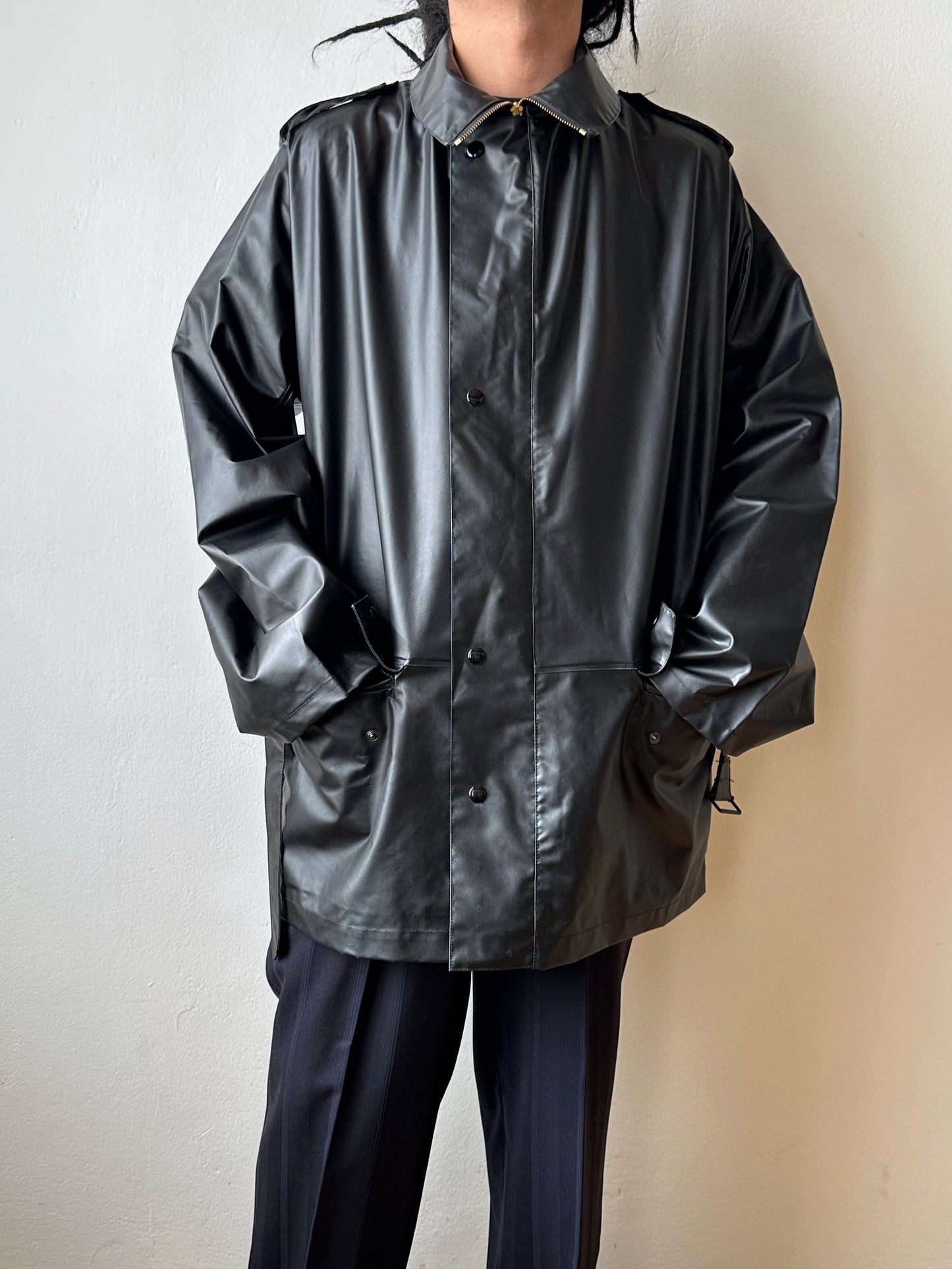 1982 French Military black rubber coat 80年代 フランス軍 レインコート ラバー 黒 Army Toto Praha Vintage clothing shop Antique shop 古着屋 プラハ Showroom appointment Prague ユーロ古着 ヨーロッパ古着 古着卸 ヴィンテージ