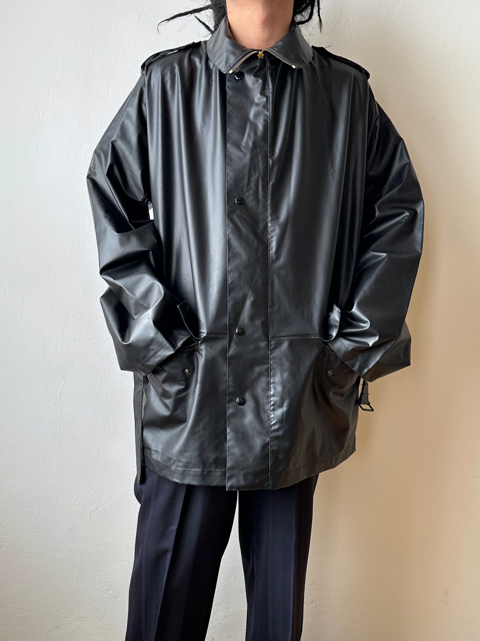 1982 French Military black rubber coat 80年代 フランス軍 レインコート ラバー 黒 Army Toto Praha Vintage clothing shop Antique shop 古着屋 プラハ Showroom appointment Prague ユーロ古着 ヨーロッパ古着 古着卸 ヴィンテージ