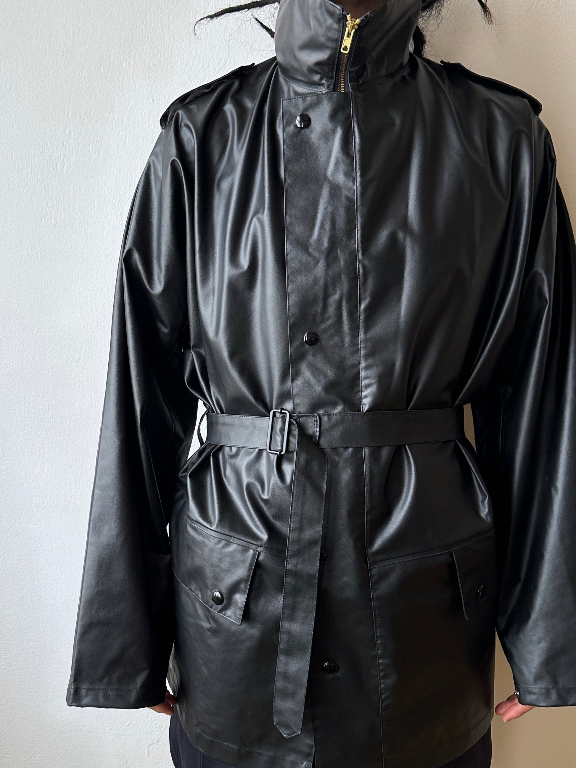 1982 French Military black rubber coat 80年代 フランス軍 レインコート ラバー 黒 Army Toto Praha Vintage clothing shop Antique shop 古着屋 プラハ Showroom appointment Prague ユーロ古着 ヨーロッパ古着 古着卸 ヴィンテージ