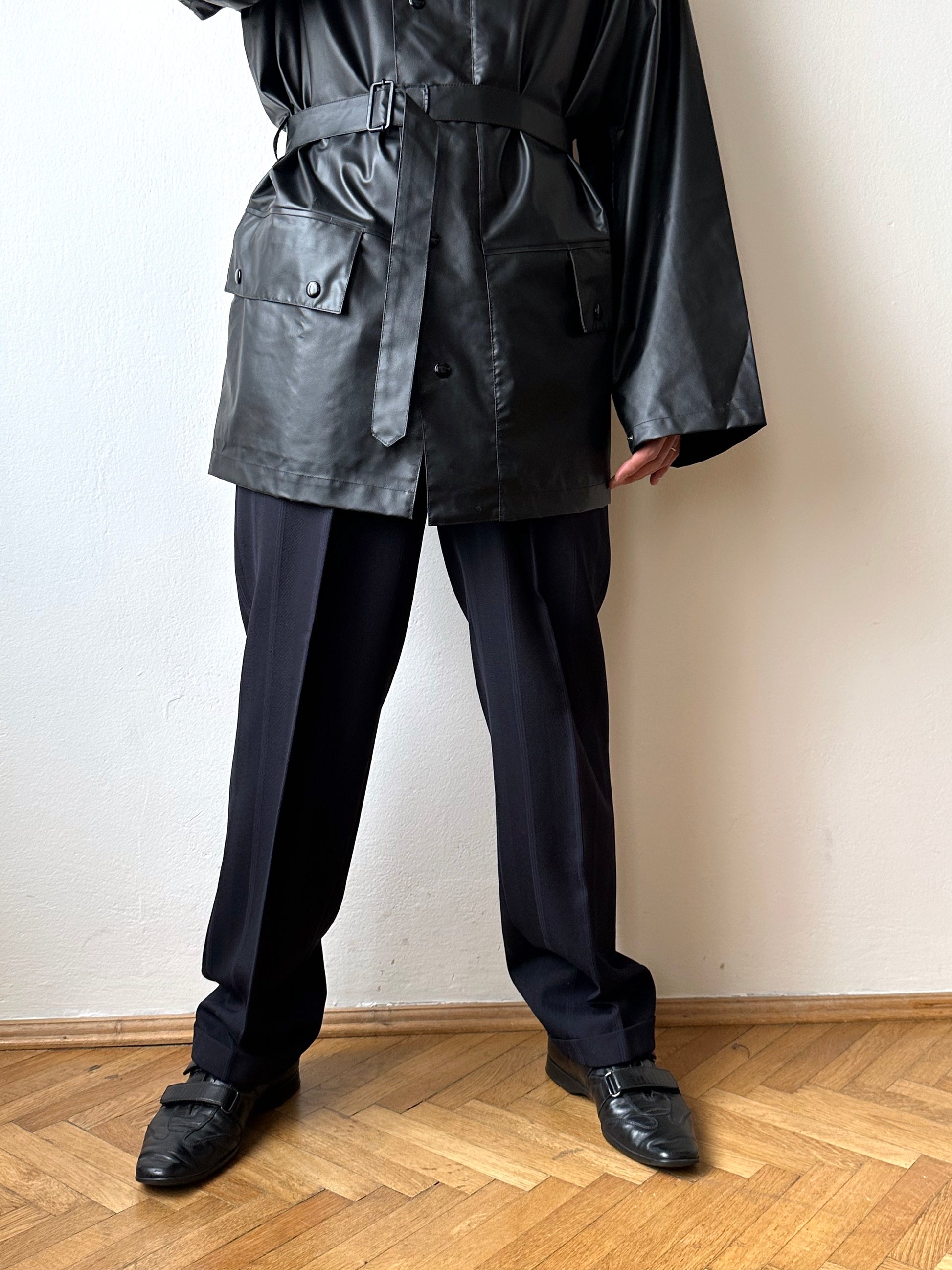 1982 French Military black rubber coat 80年代 フランス軍 レインコート ラバー 黒 Army Toto Praha Vintage clothing shop Antique shop 古着屋 プラハ Showroom appointment Prague ユーロ古着 ヨーロッパ古着 古着卸 ヴィンテージ