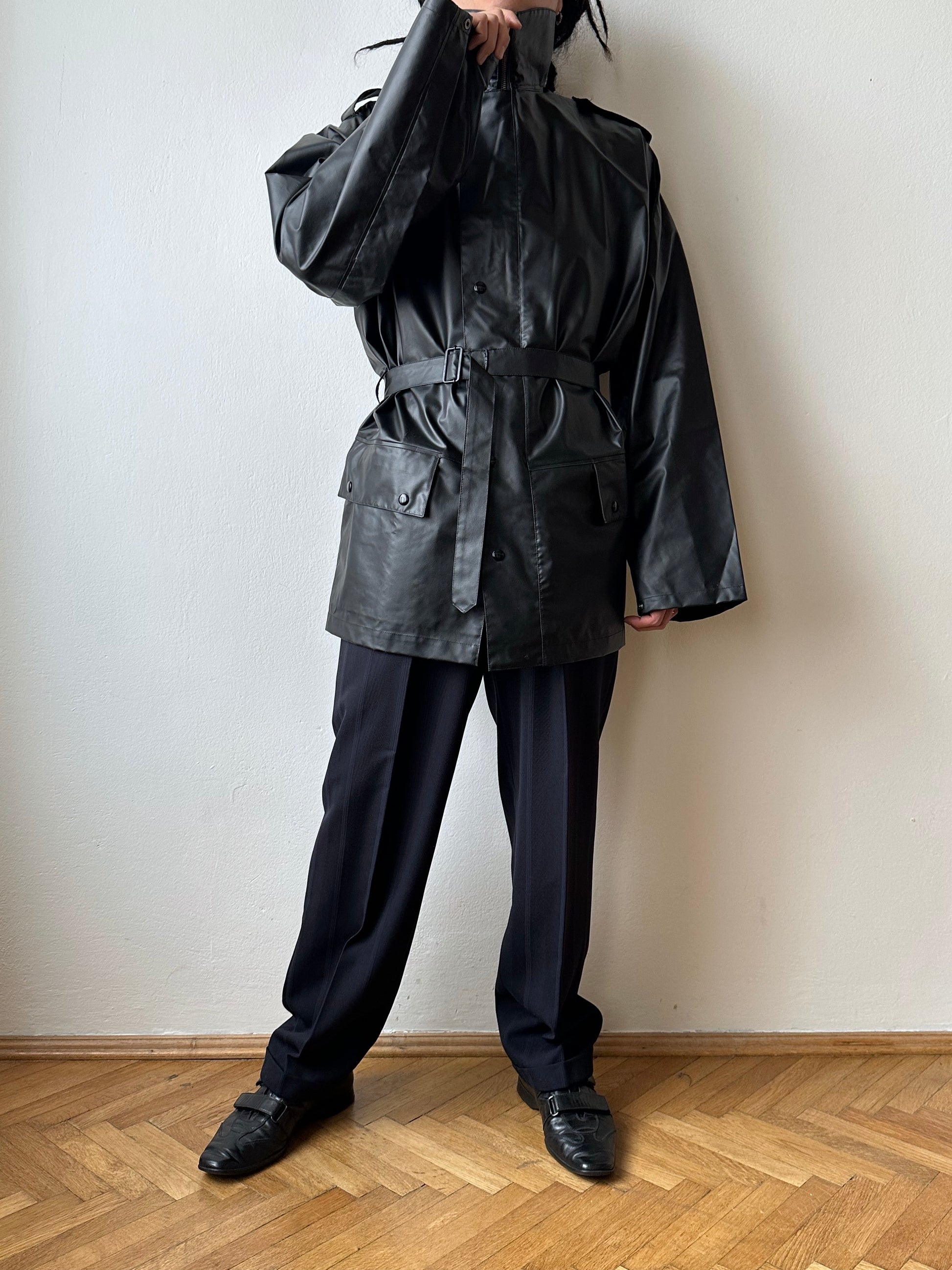 1982 French Military black rubber coat 80年代 フランス軍 レインコート ラバー 黒 Army Toto Praha Vintage clothing shop Antique shop 古着屋 プラハ Showroom appointment Prague ユーロ古着 ヨーロッパ古着 古着卸 ヴィンテージ